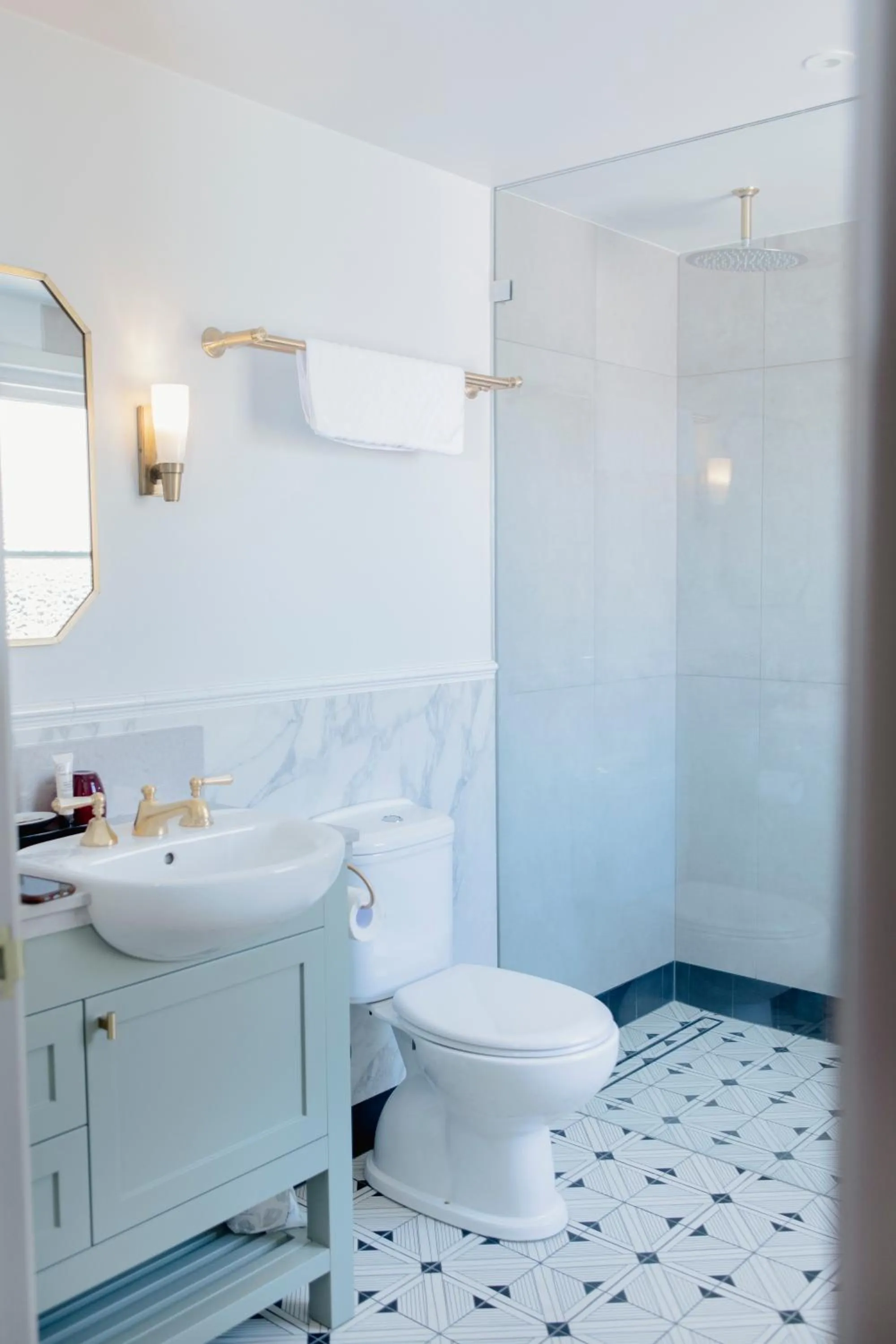 Shower in Tattersalls Hotel