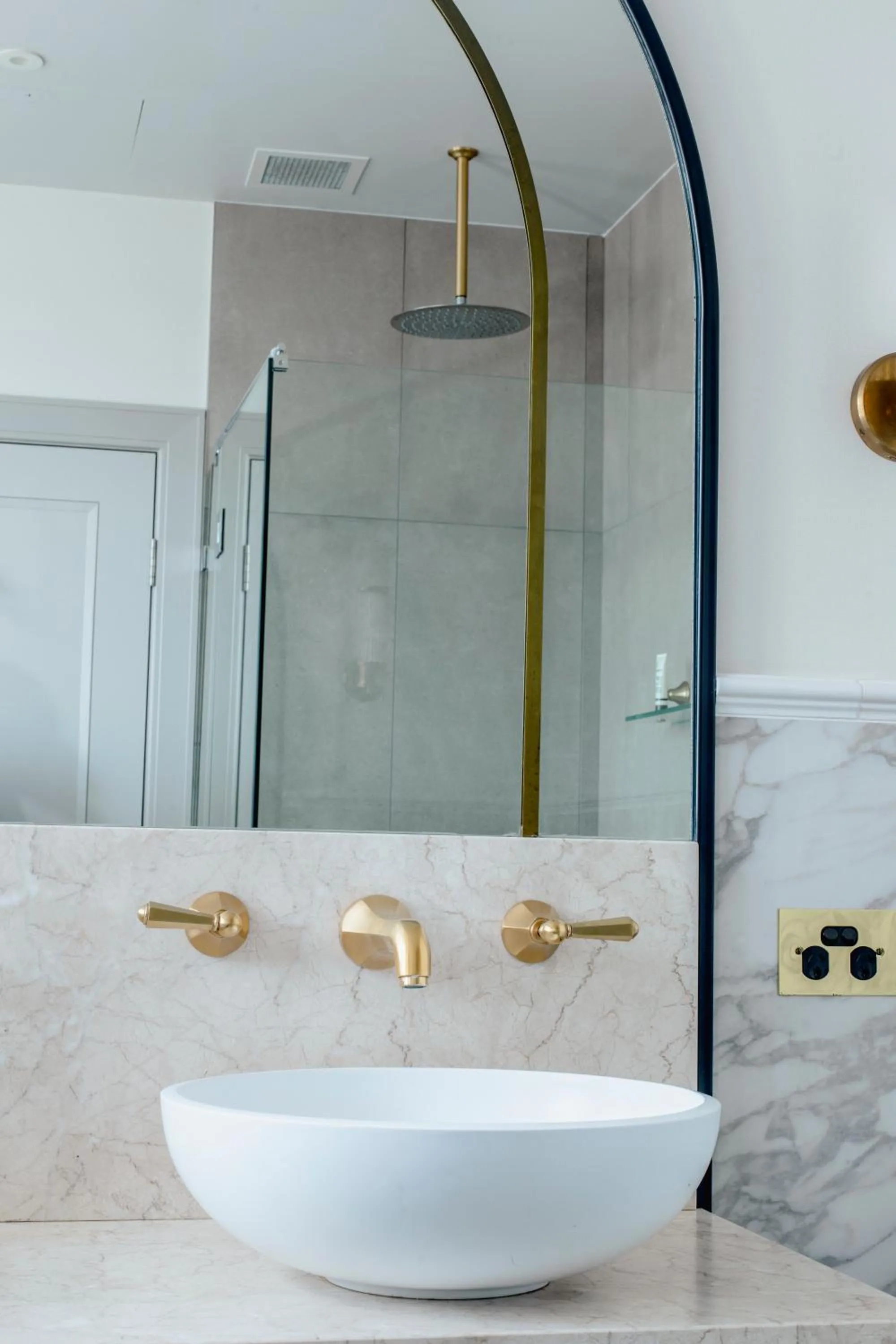 Bathroom in Tattersalls Hotel