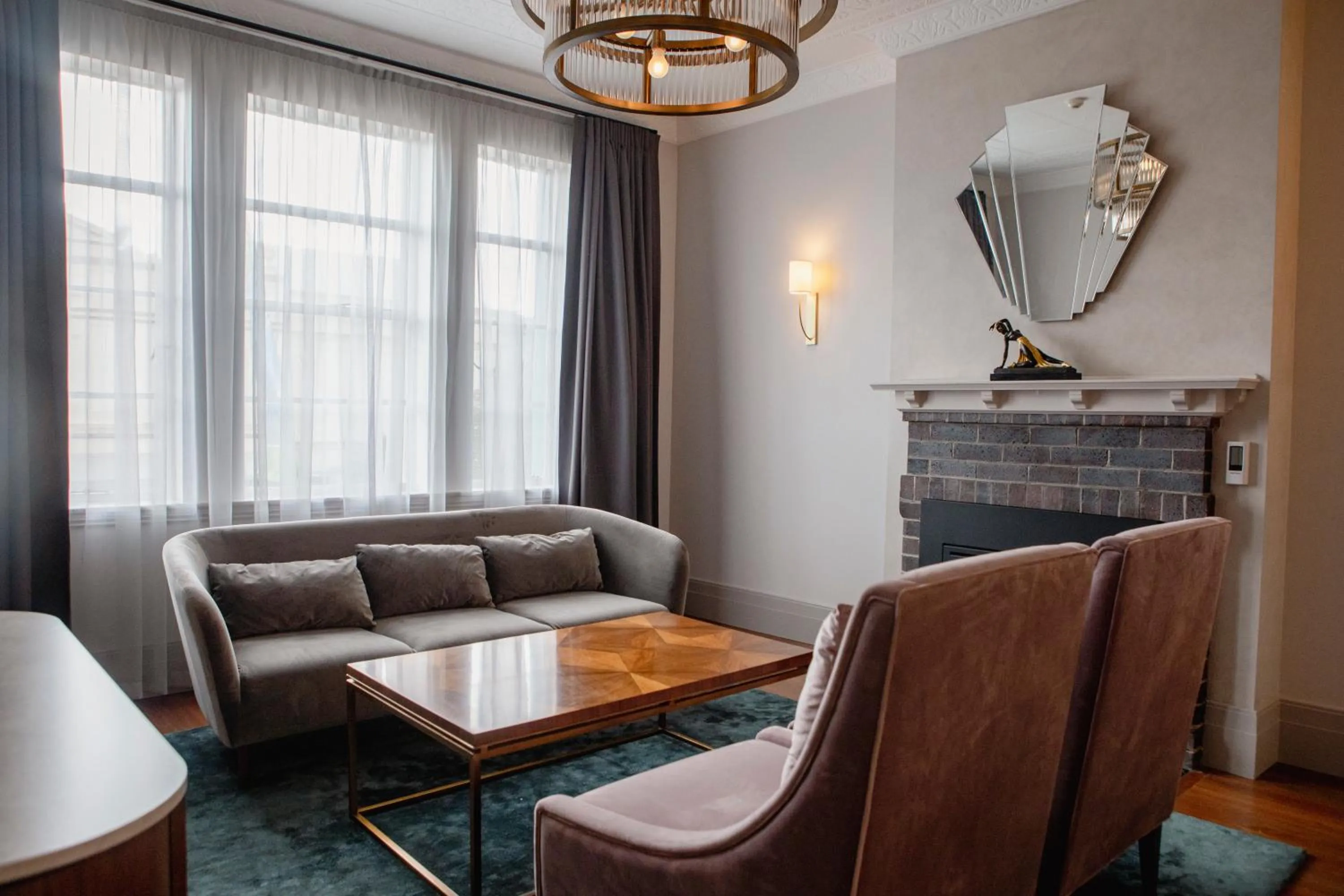 Living room in Tattersalls Hotel