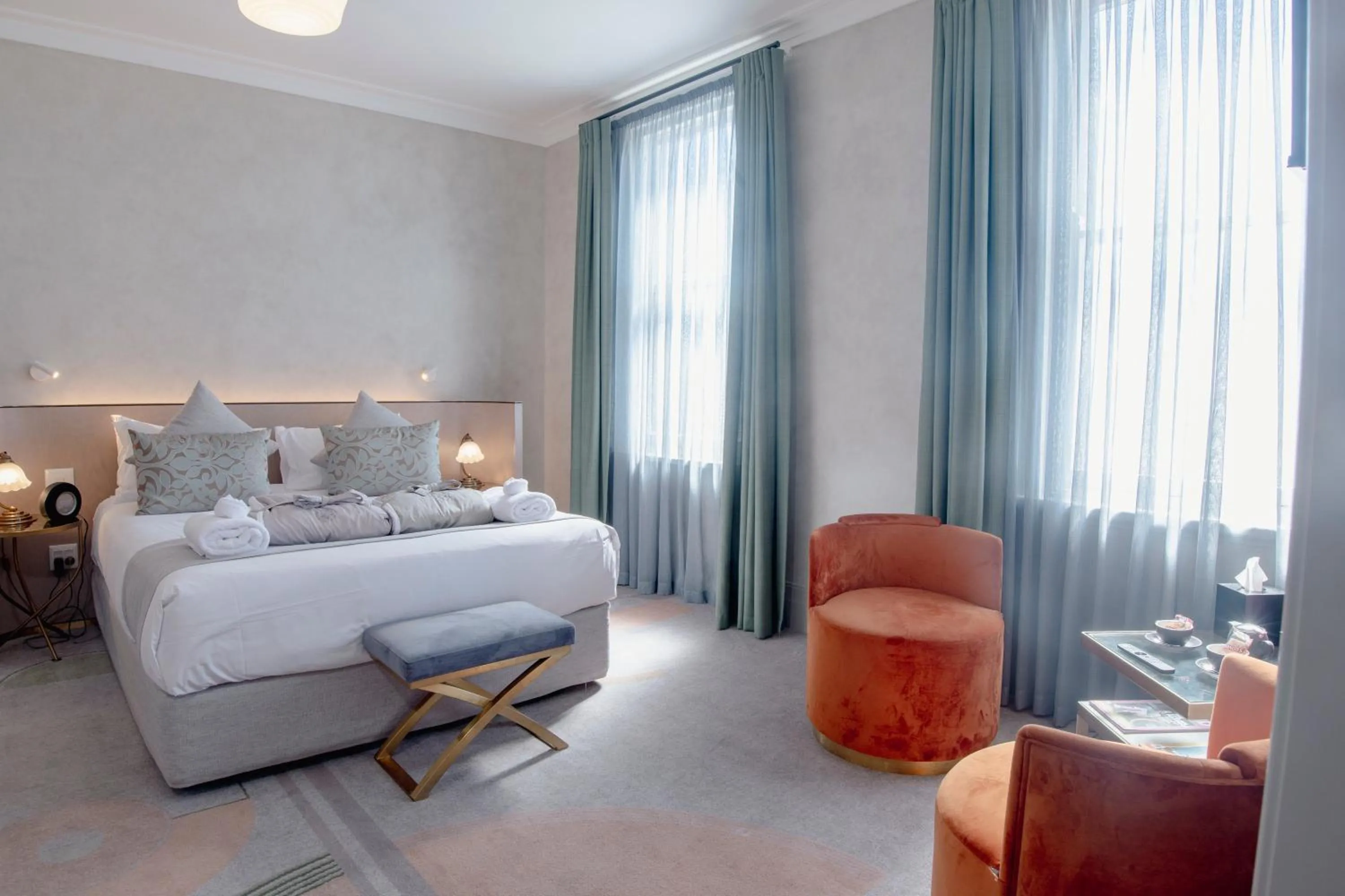 Bedroom, Bed in Tattersalls Hotel