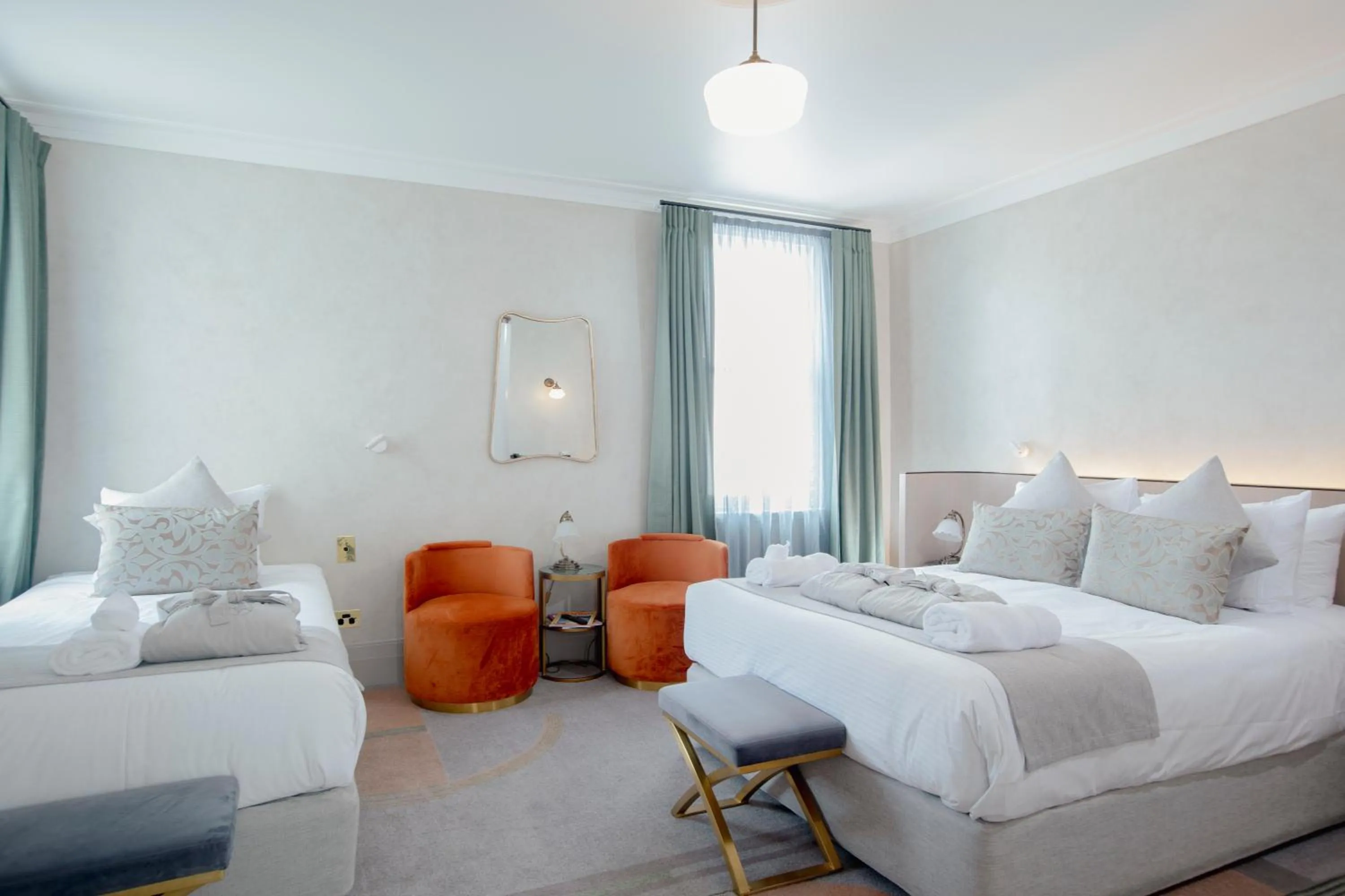 Photo of the whole room, Bed in Tattersalls Hotel