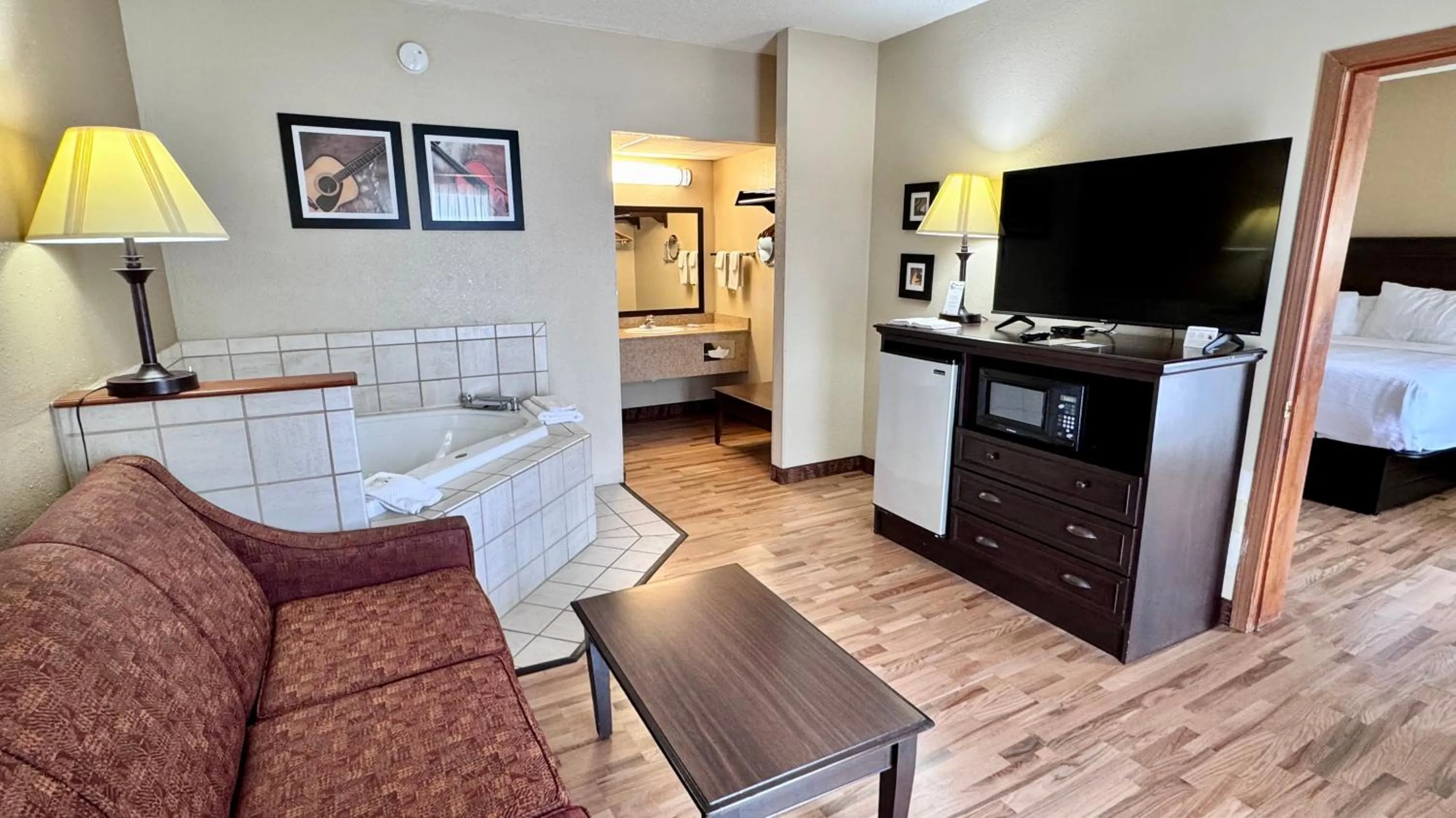 Bedroom, Bed in Quality Inn West