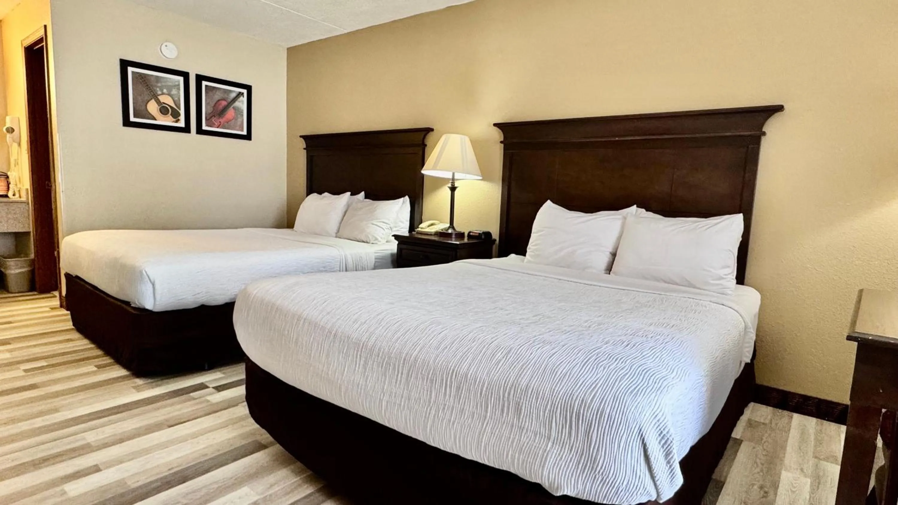 Bedroom, Bed in Quality Inn West