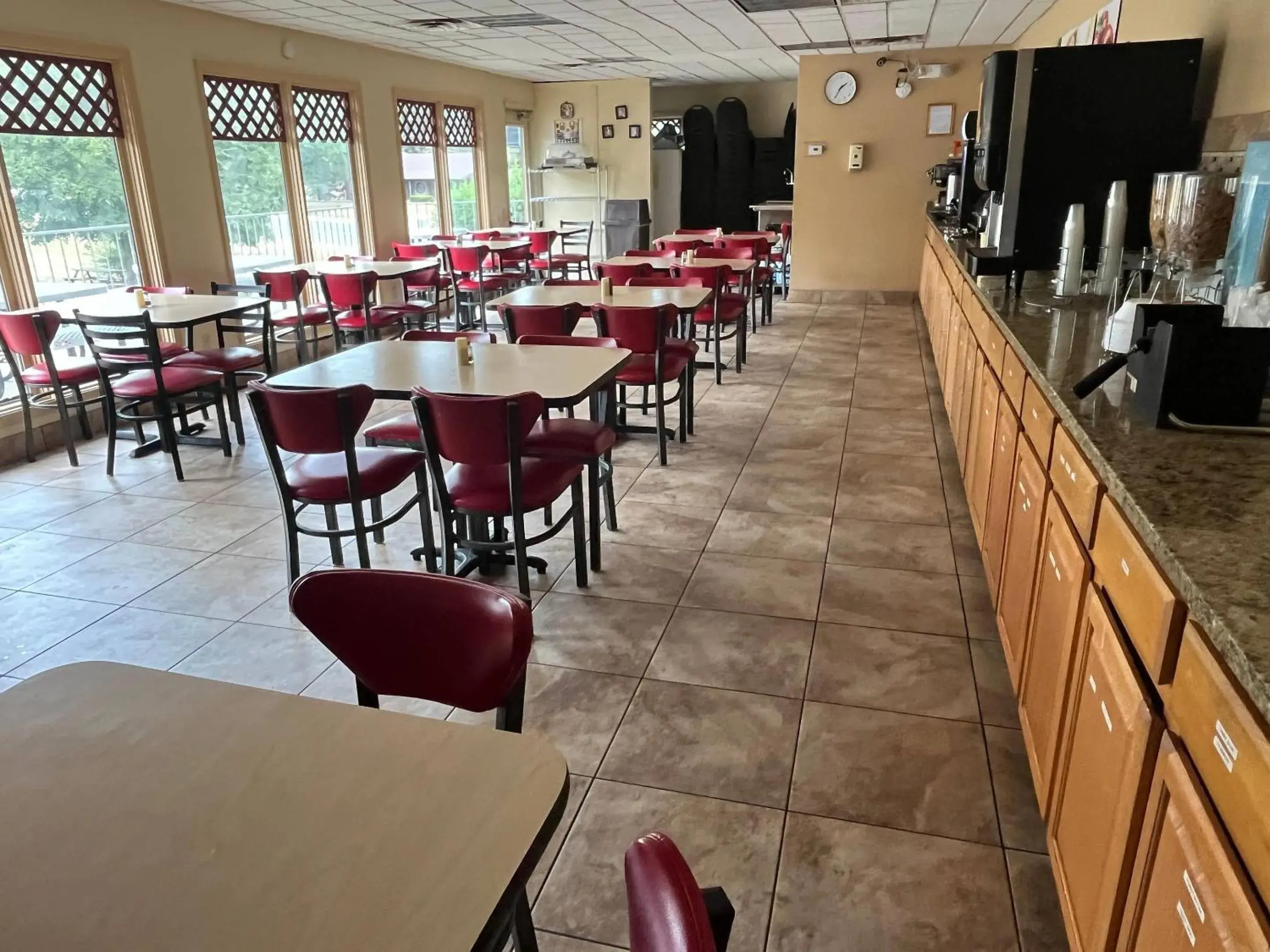 Breakfast in Quality Inn West Breakfast in Quality Inn West