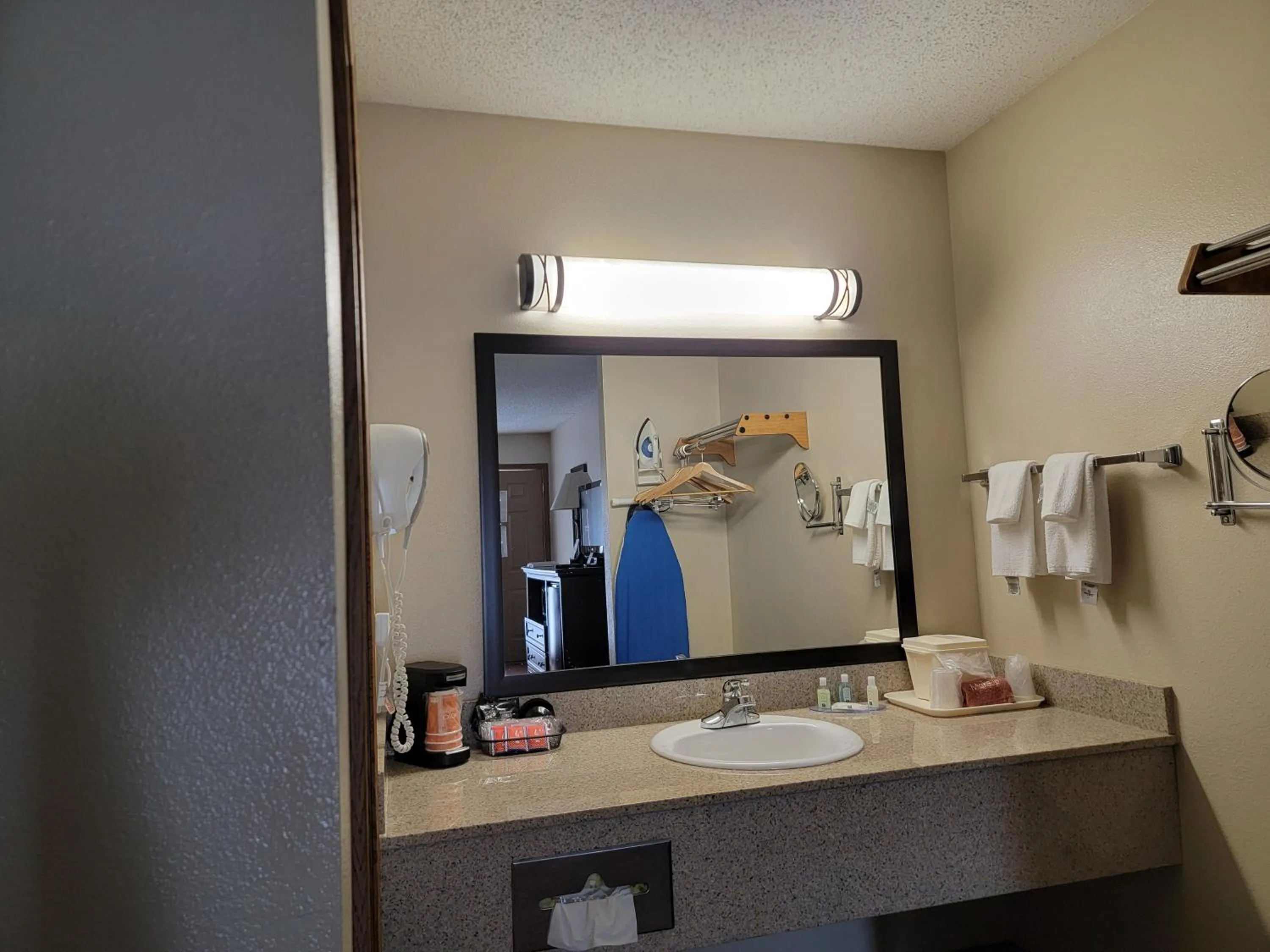 Bathroom in Quality Inn West