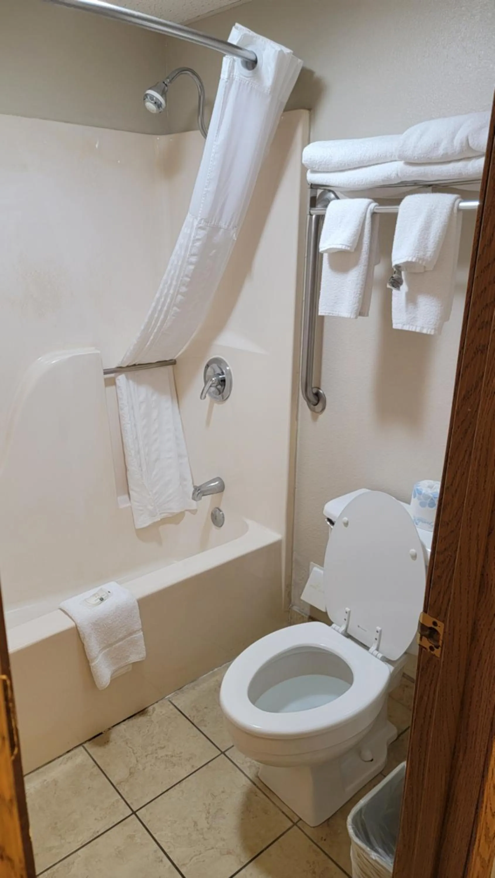 Bathroom in Quality Inn West