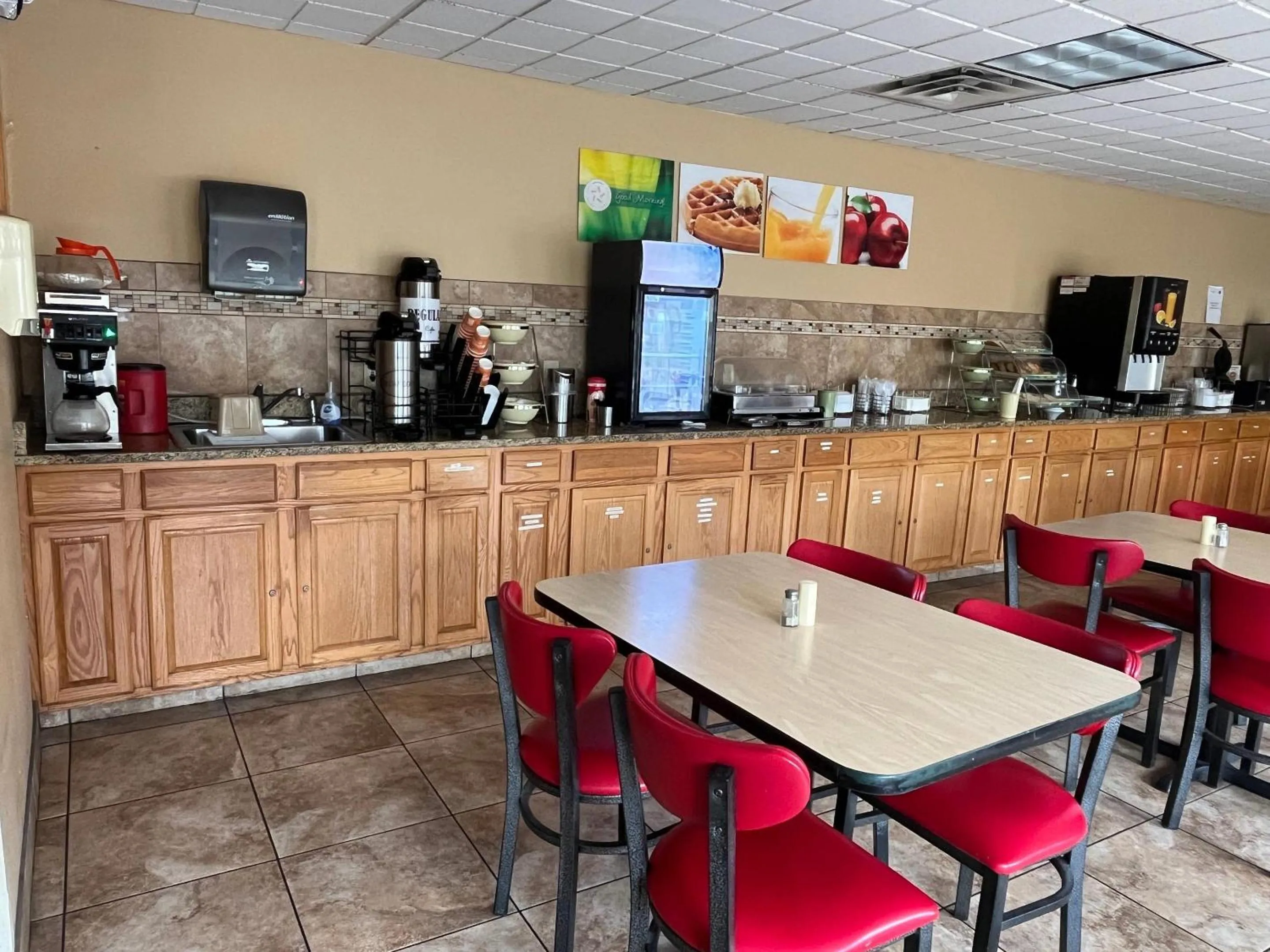 Breakfast in Quality Inn West