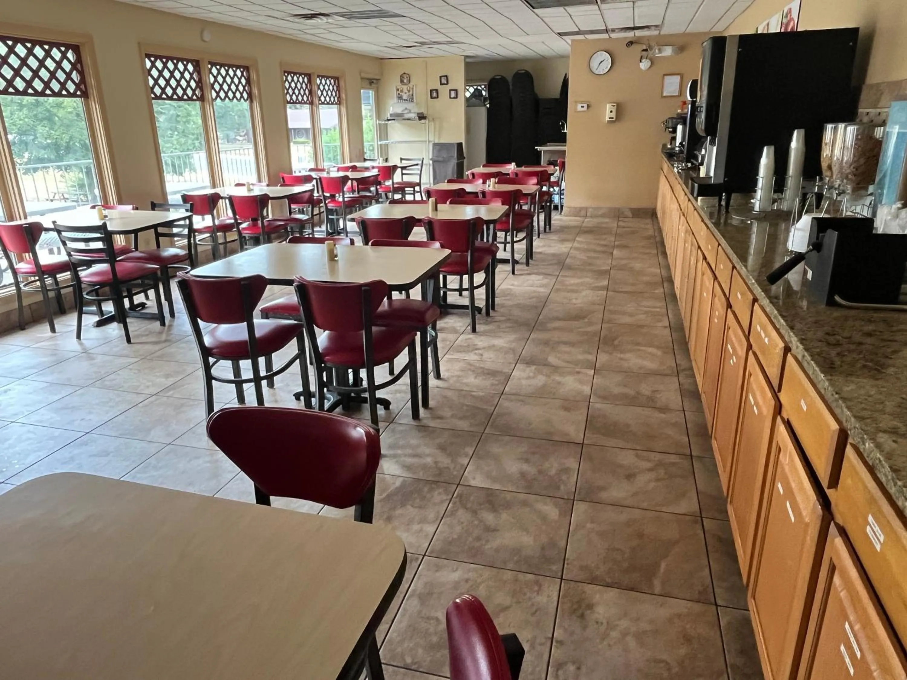 Breakfast in Quality Inn West