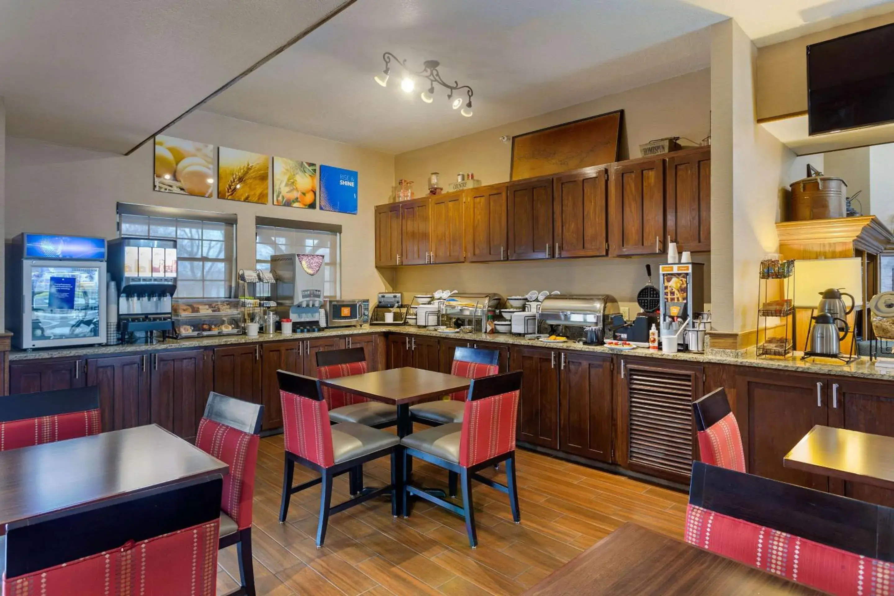 Restaurant/places to eat in Comfort Inn Marshall Station Restaurant/places to eat in Comfort Inn Marshall Station