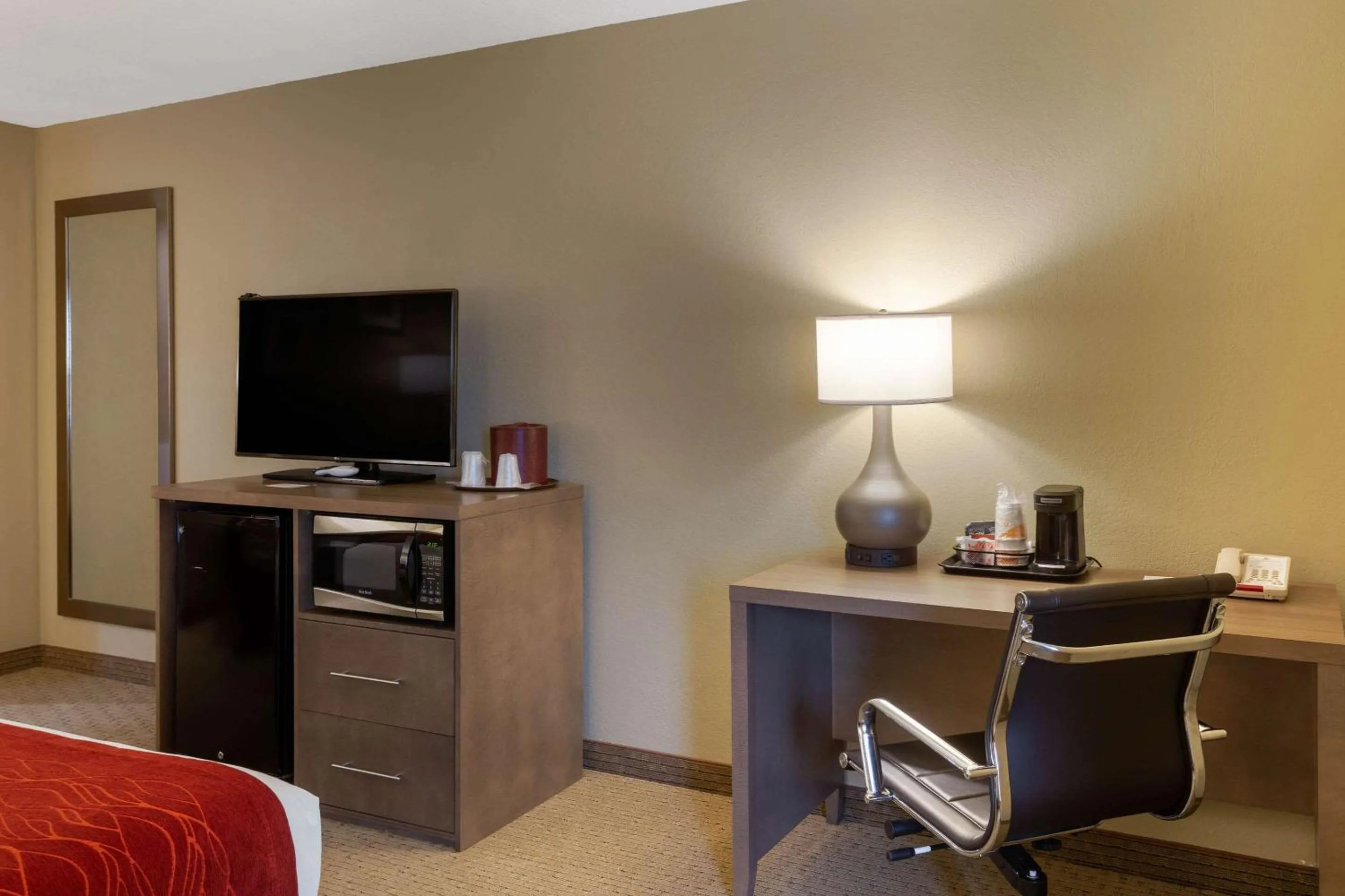Photo of the whole room in Comfort Inn Marshall Station