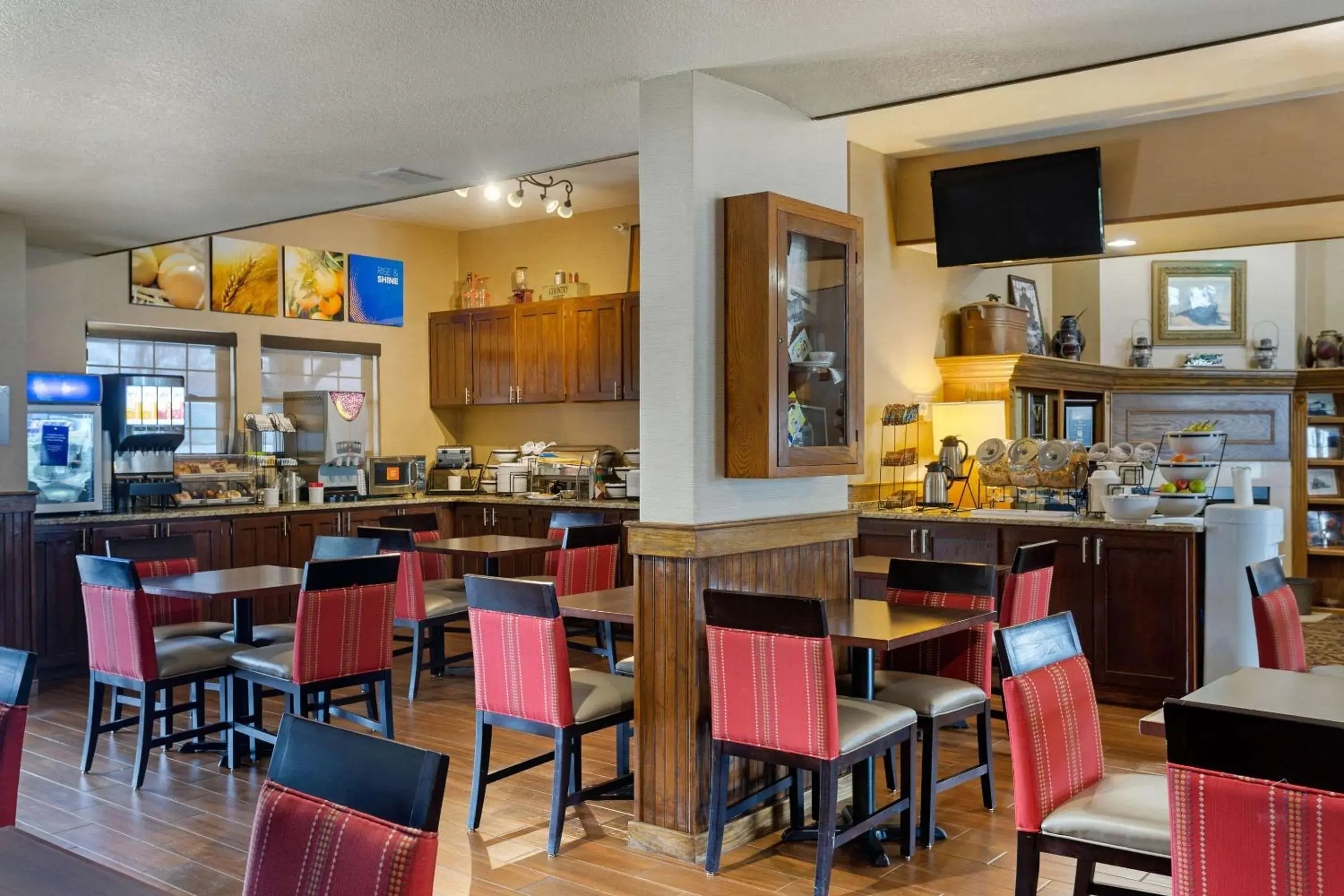 Restaurant/places to eat in Comfort Inn Marshall Station Restaurant/places to eat in Comfort Inn Marshall Station