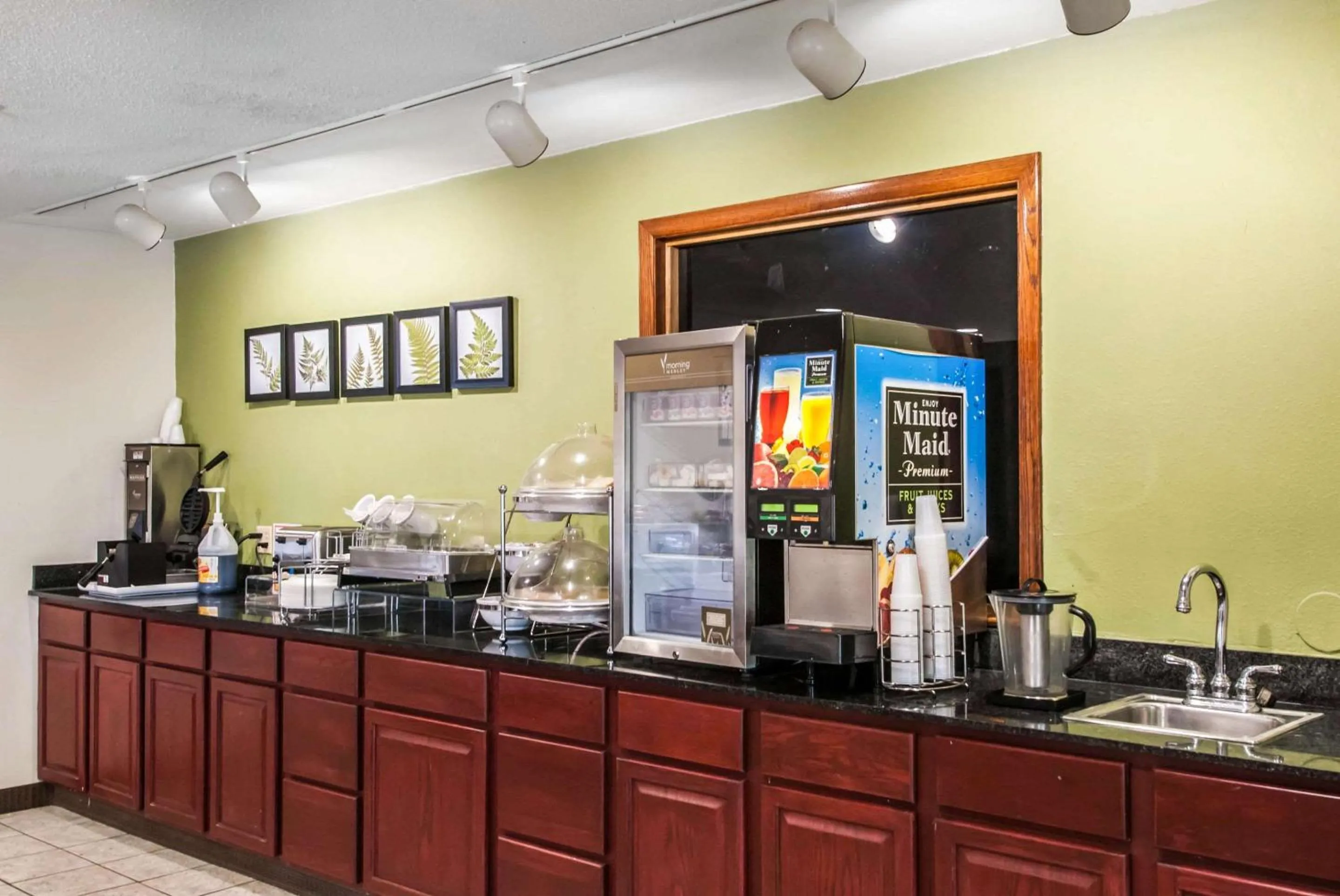 Restaurant/places to eat in Sleep Inn