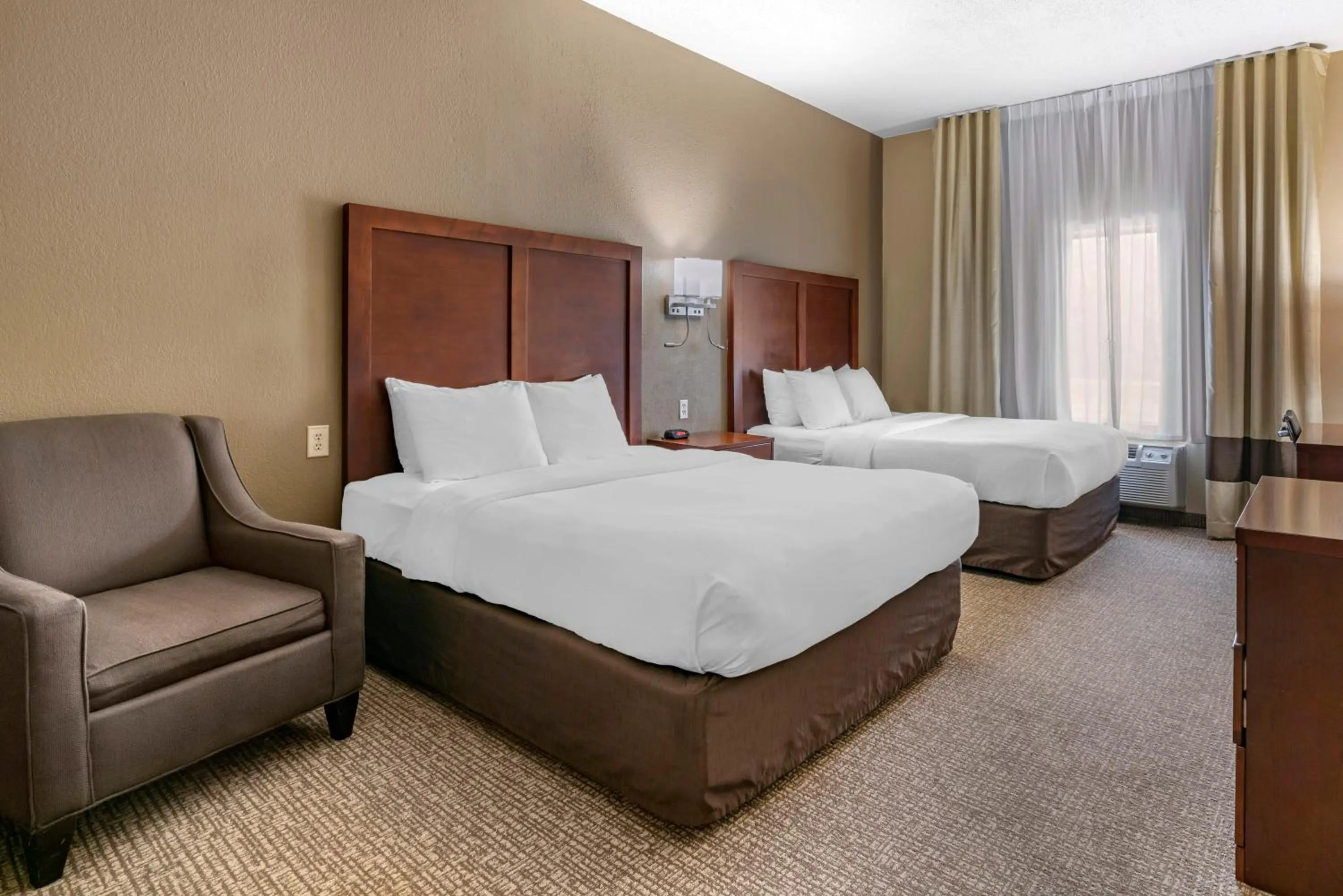 Bedroom, Bed in Comfort Inn & Suites St Louis-O'Fallon