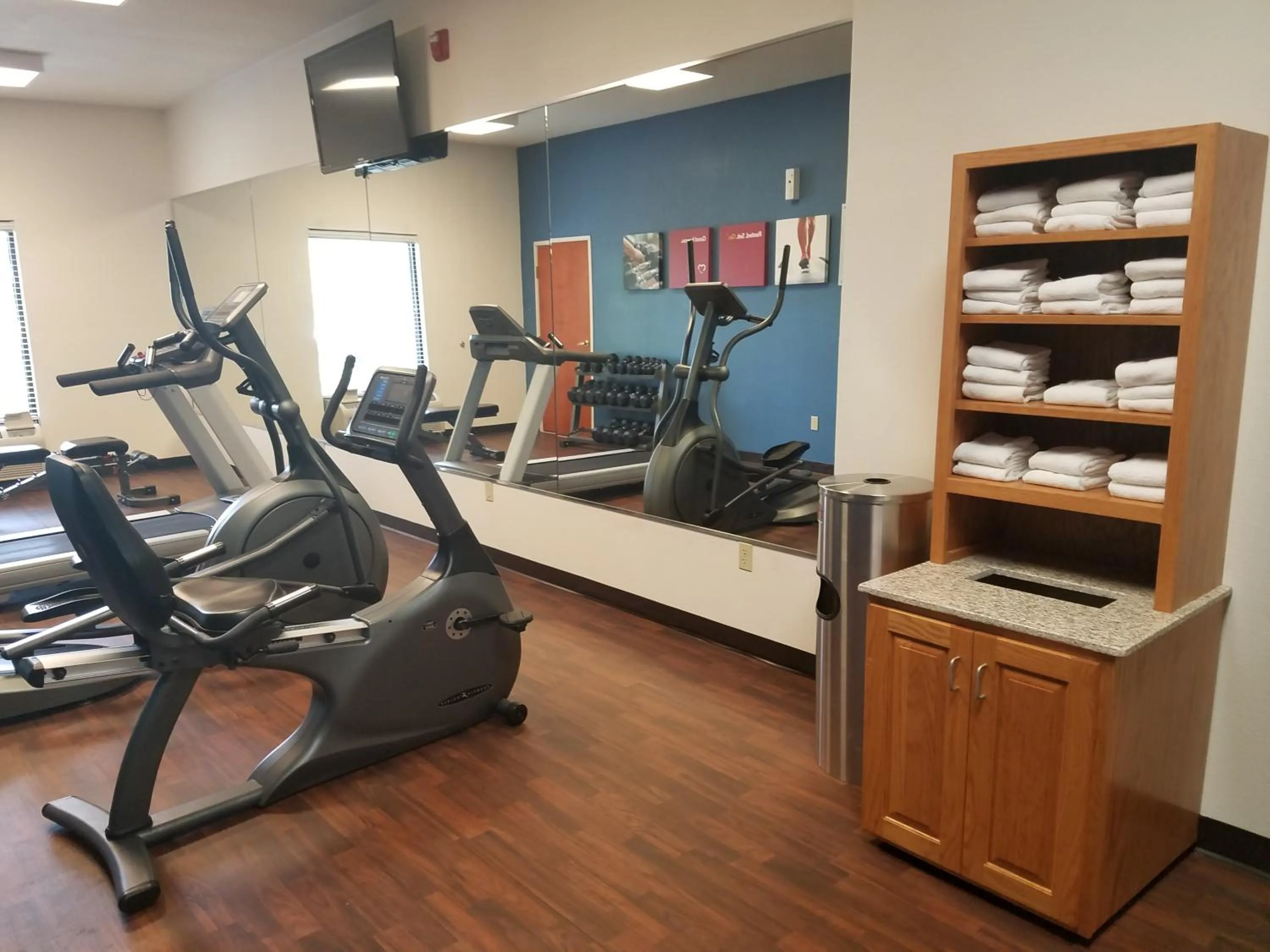 Fitness centre/facilities in Comfort Suites