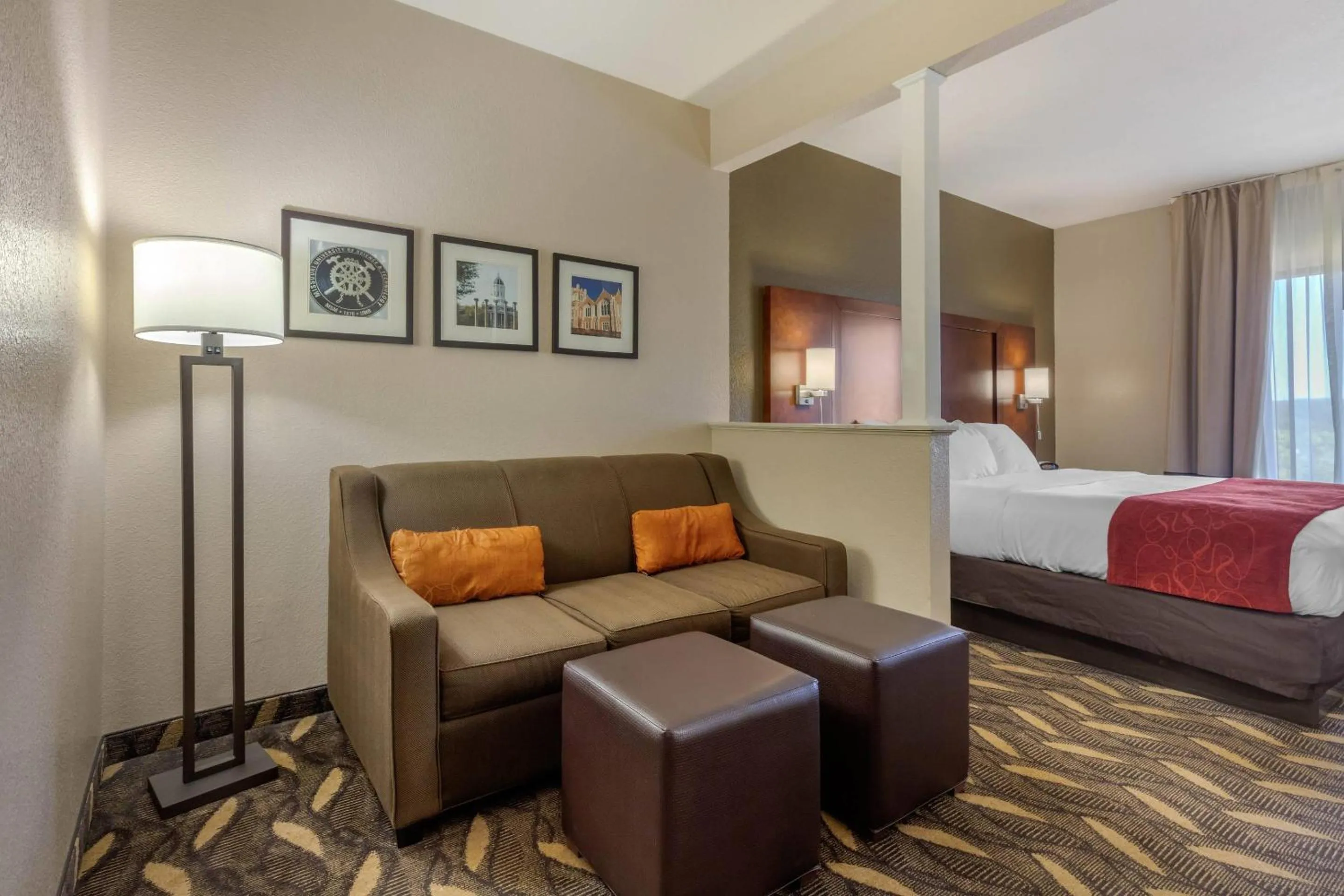 Bedroom, Bed in Comfort Suites