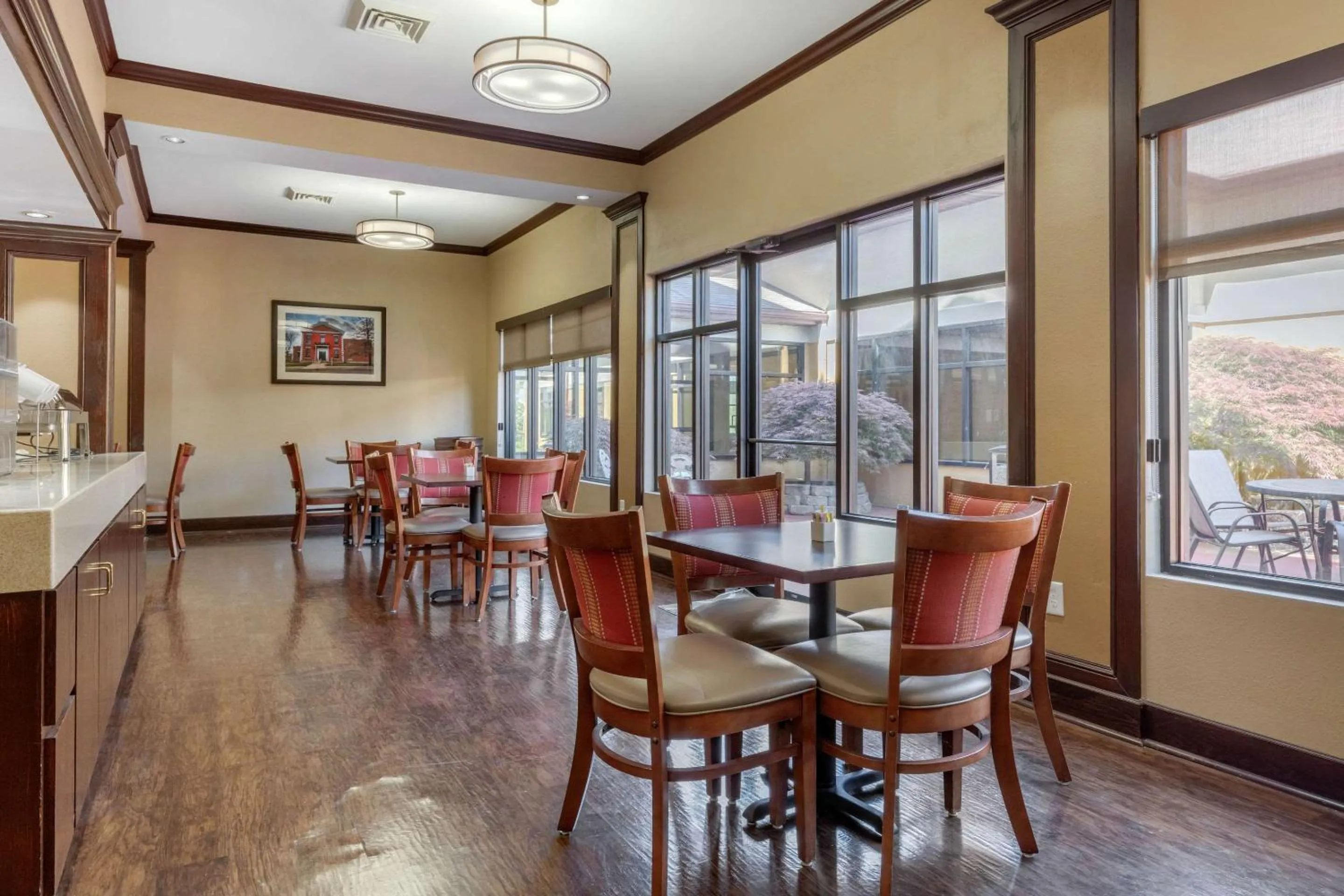 Restaurant/places to eat in Comfort Suites