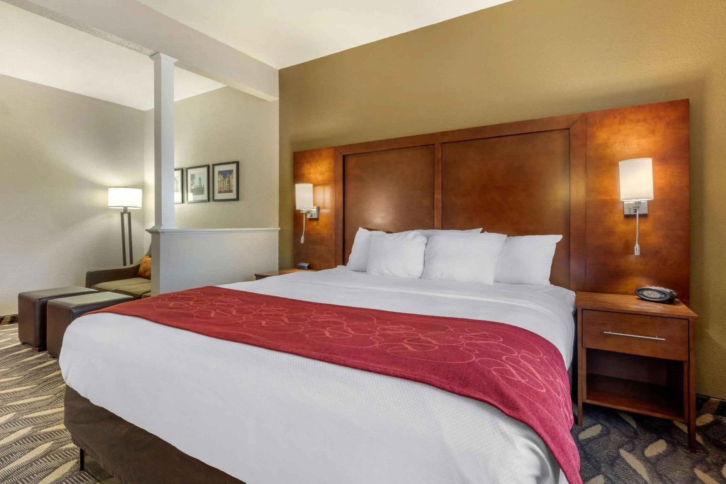 Photo of the whole room, Bed in Comfort Suites