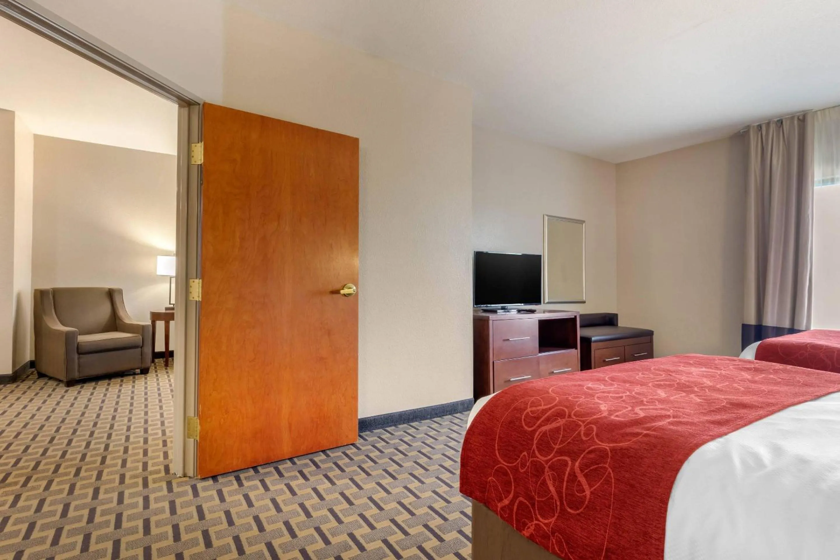 Bedroom, Bed in Comfort Suites