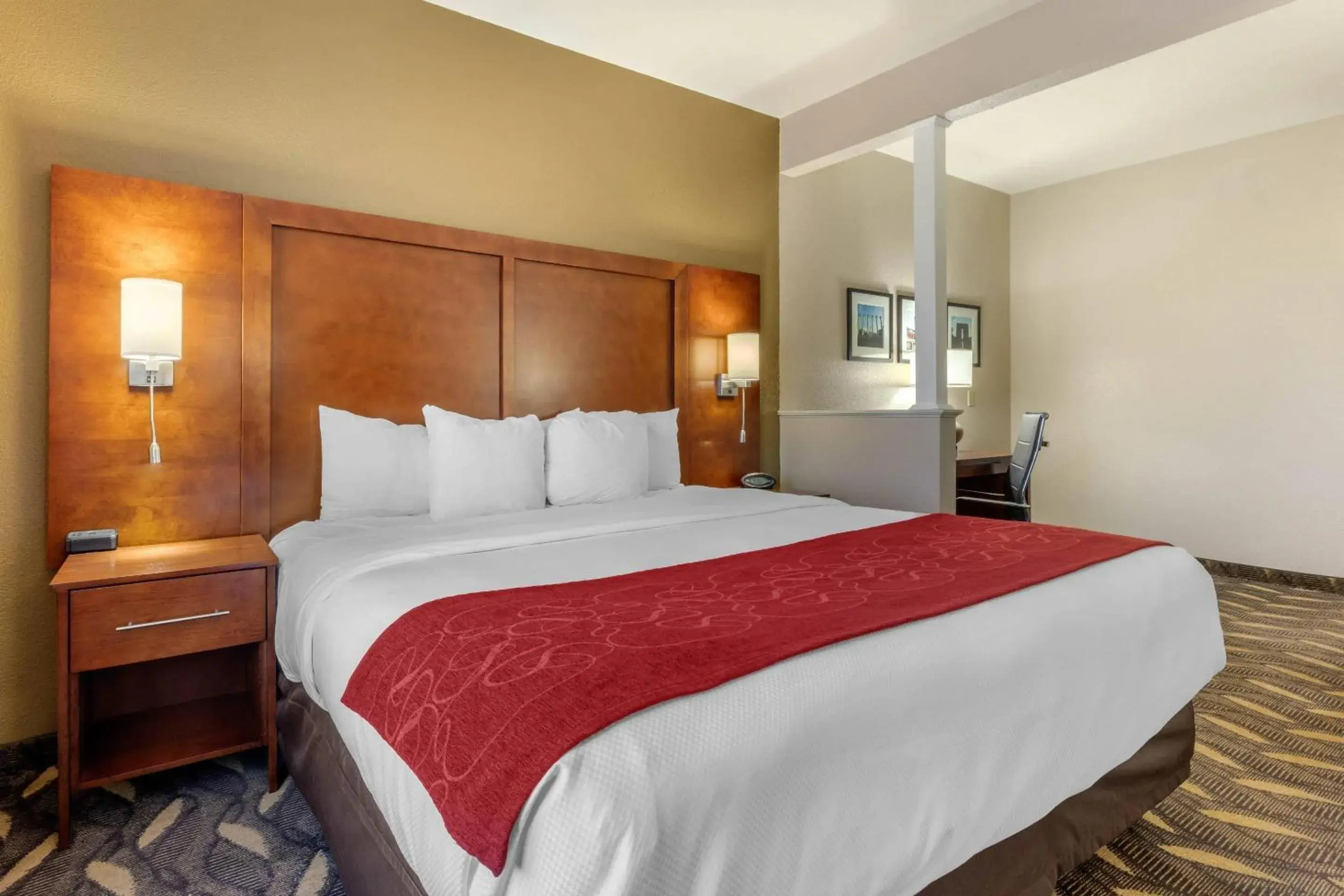 Bedroom, Bed in Comfort Suites Bedroom, Bed in Comfort Suites