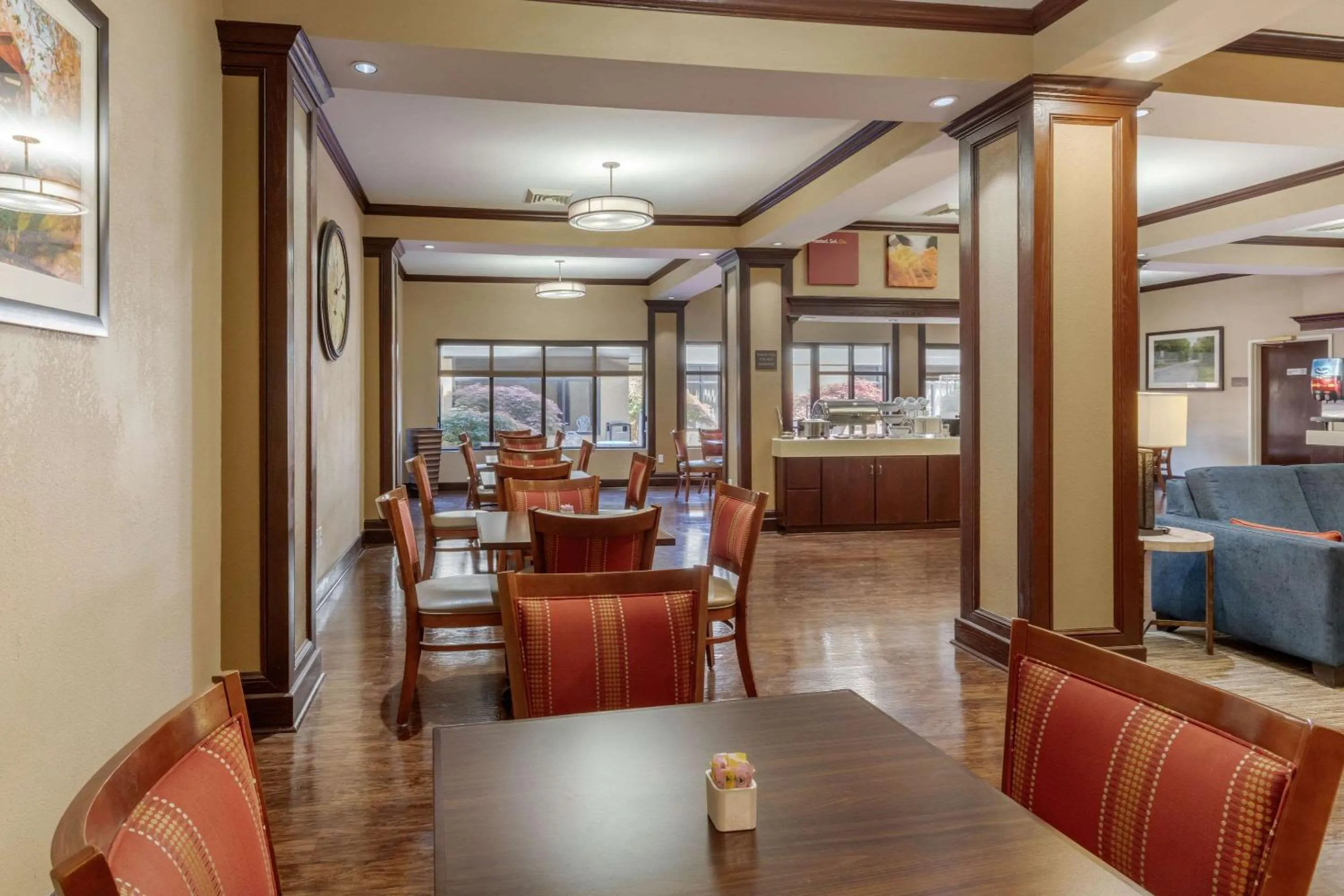 Restaurant/places to eat in Comfort Suites