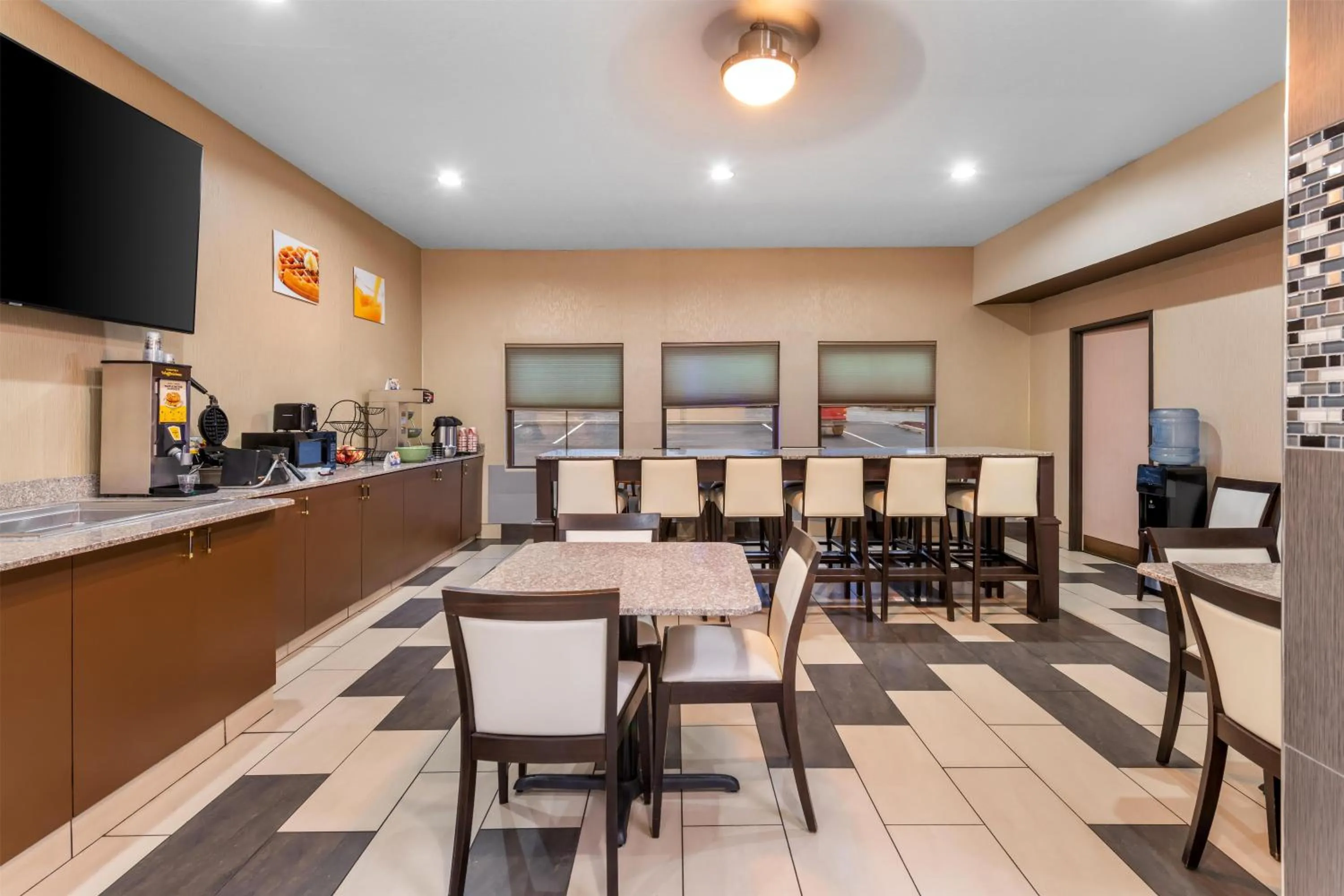 Breakfast in Red Lion Inn & Suites Blue Springs