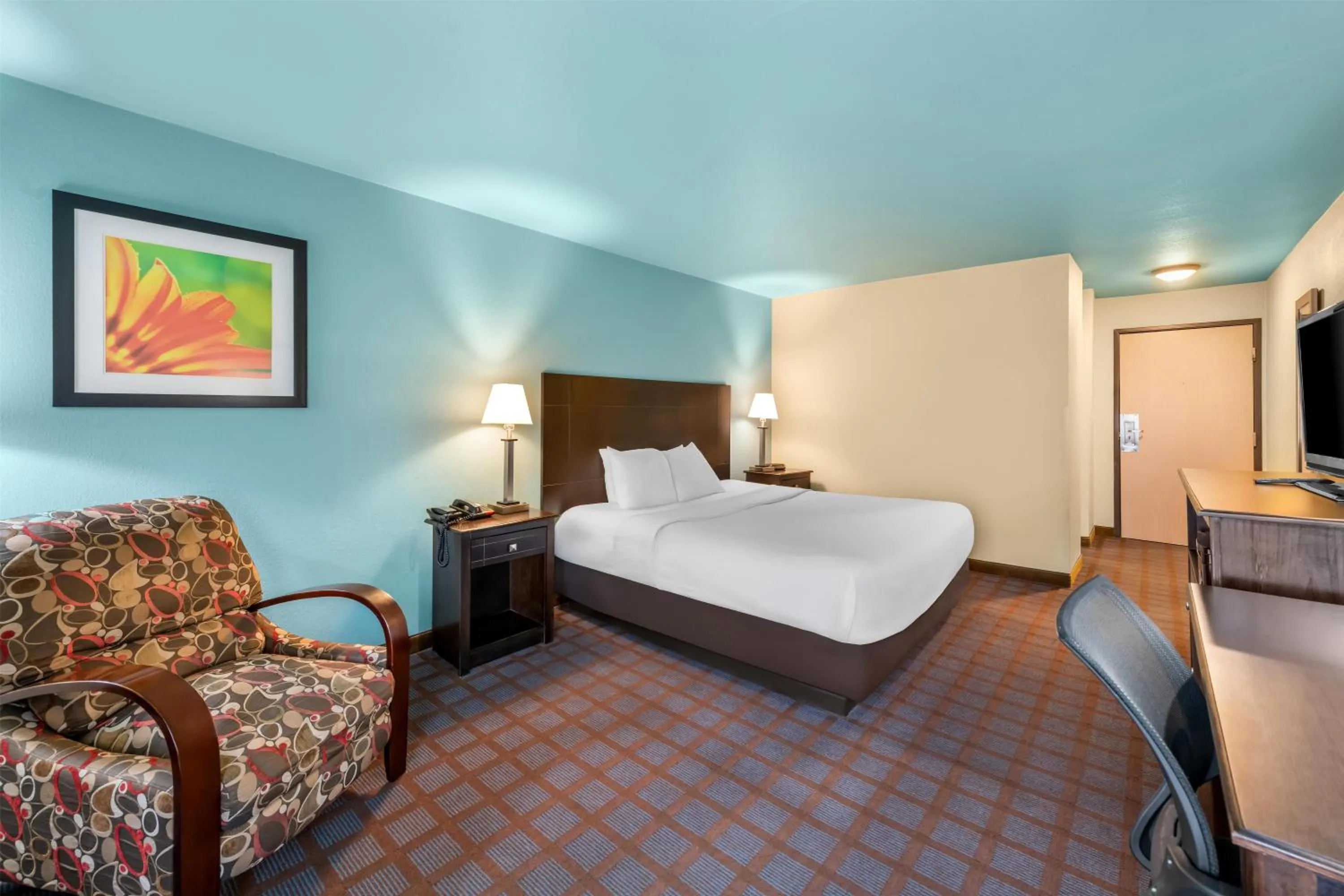 Bedroom, Bed in Red Lion Inn & Suites Blue Springs