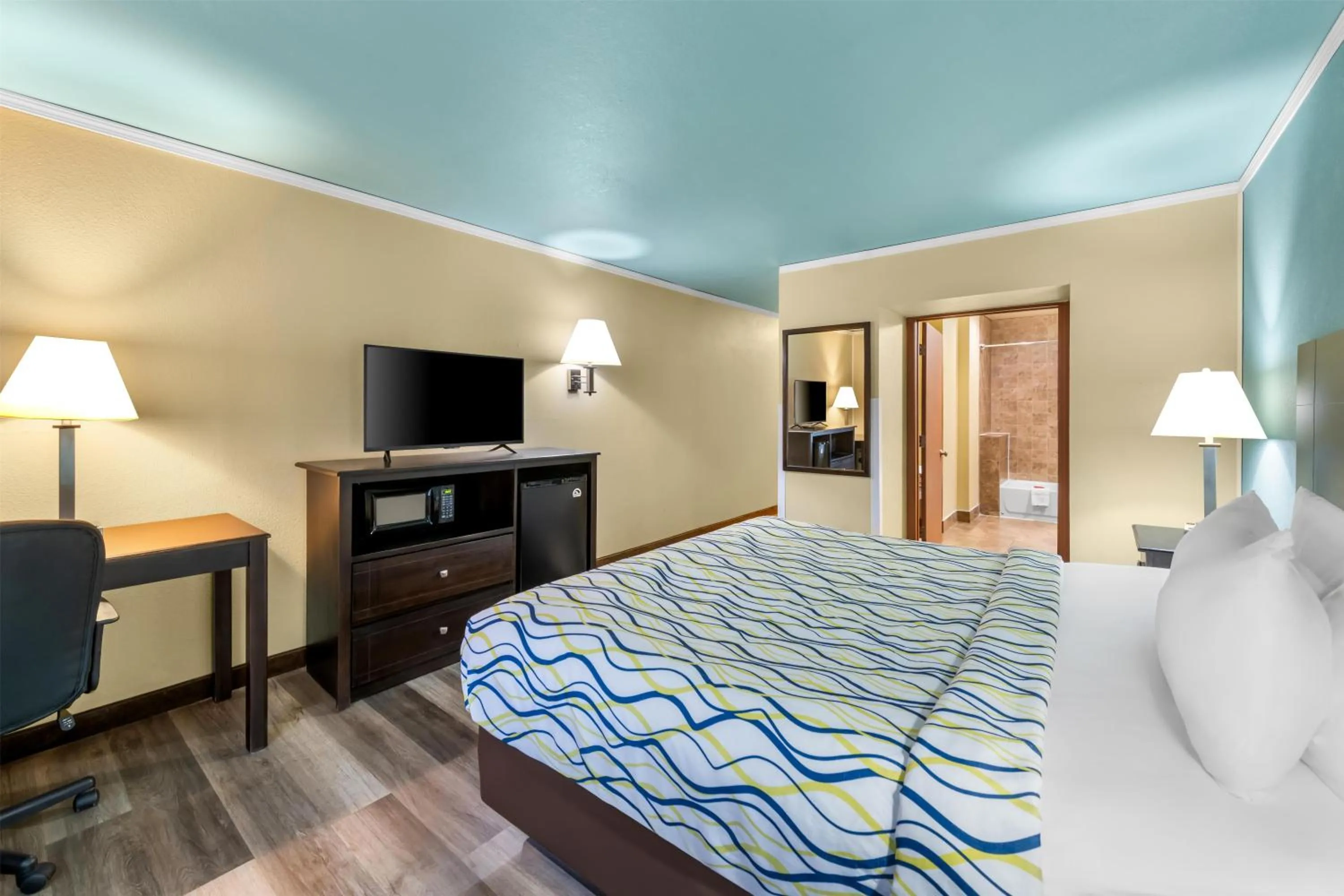 Bedroom, Bed in Red Lion Inn & Suites Blue Springs