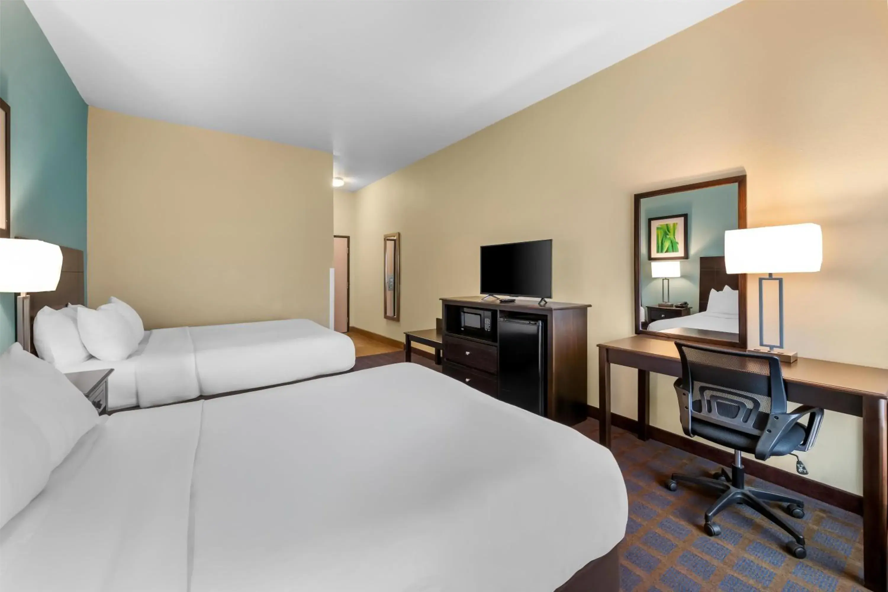 Bedroom, Bed in Red Lion Inn & Suites Blue Springs Bedroom, Bed in Red Lion Inn & Suites Blue Springs