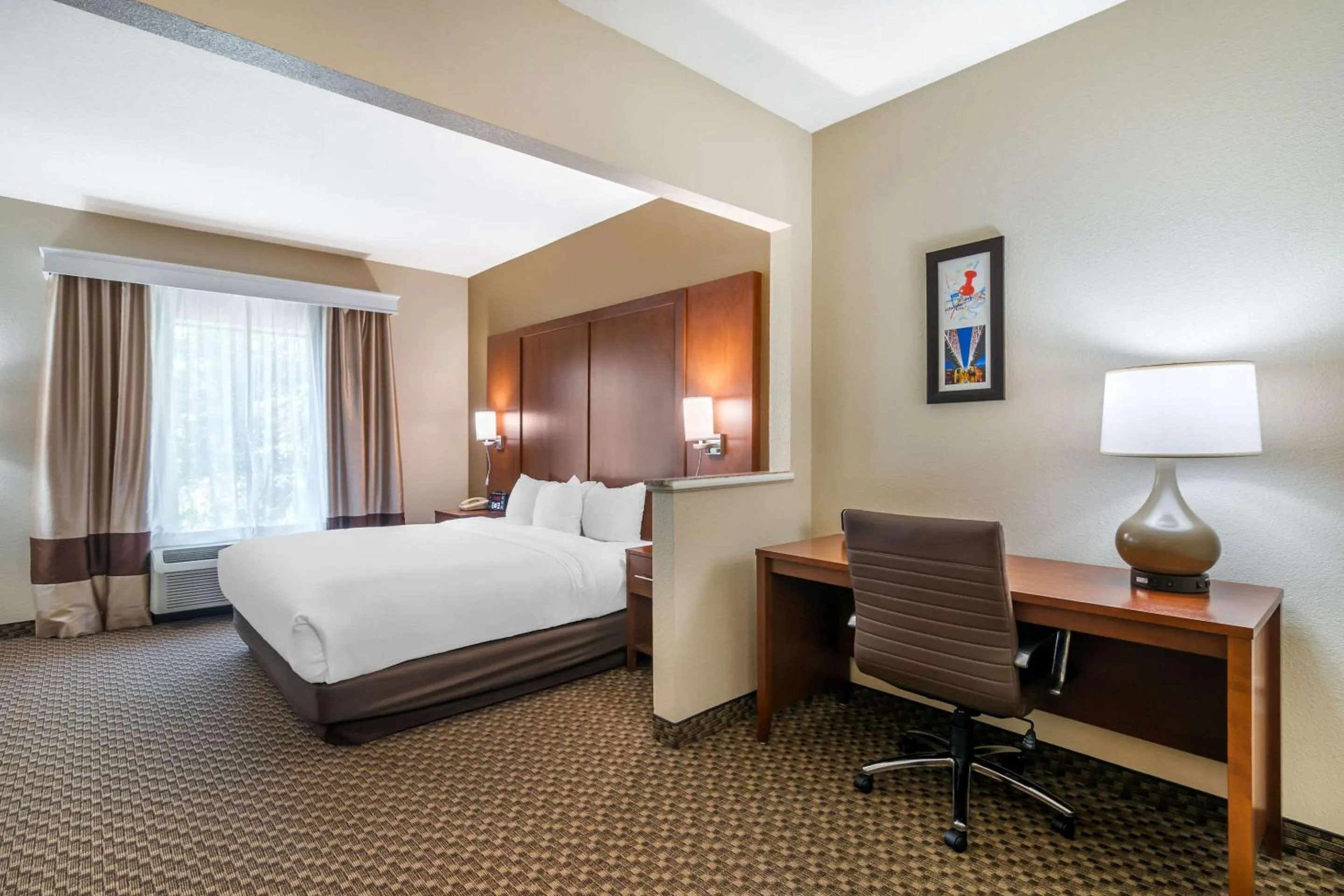 Bedroom, Bed in Comfort Suites - Jefferson City