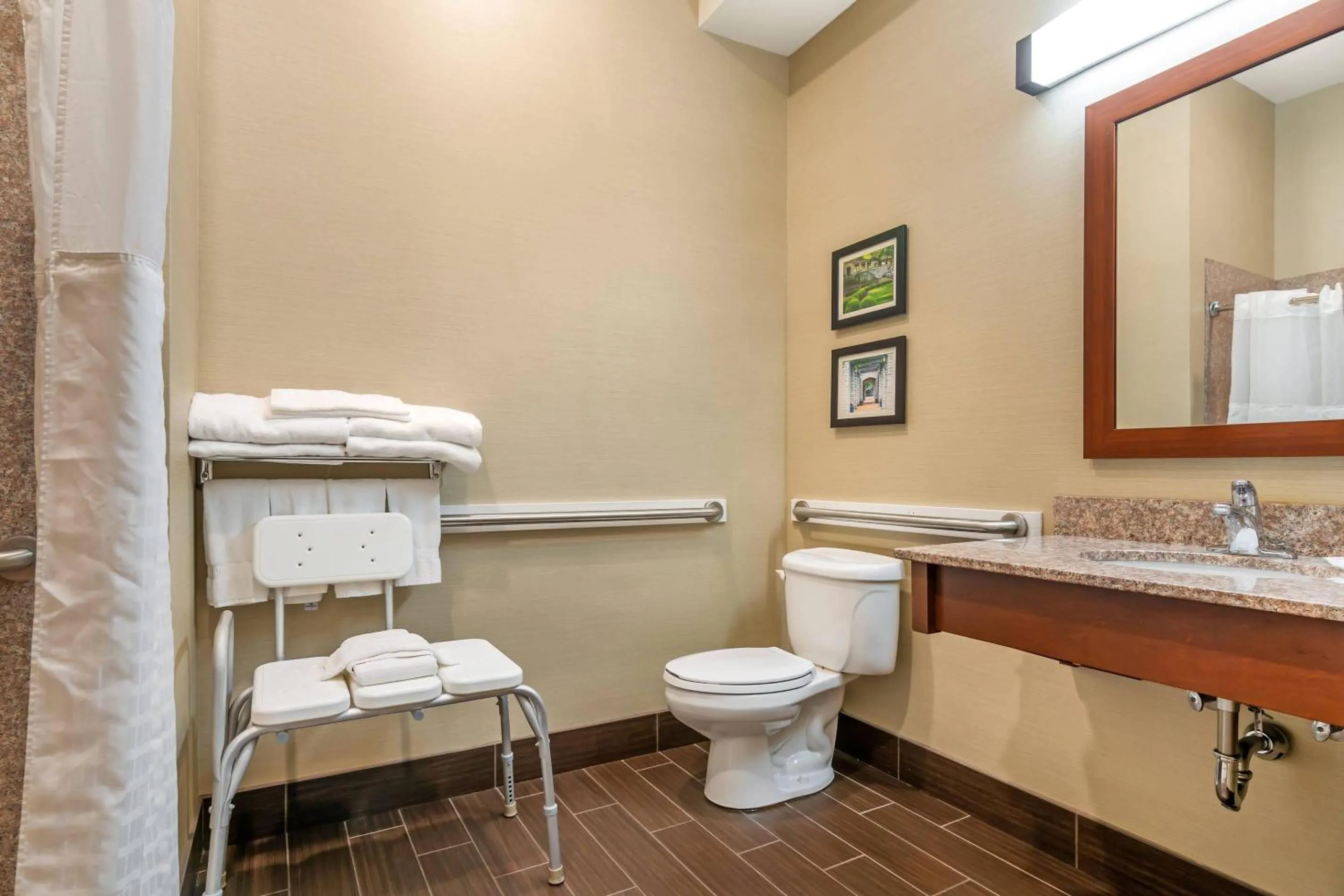 Bedroom in Comfort Suites - Jefferson City