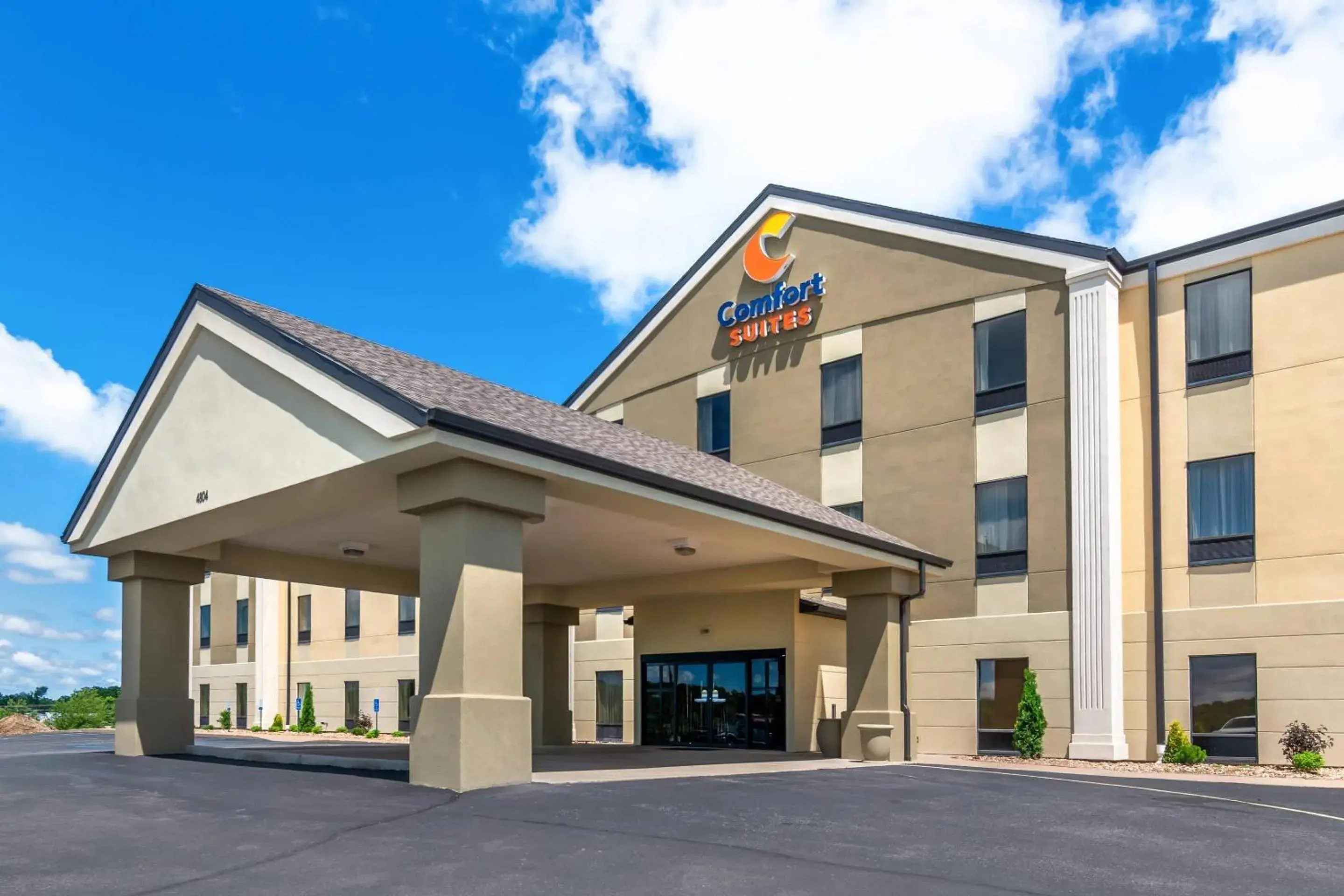 Property building in Comfort Suites - Jefferson City Property building in Comfort Suites - Jefferson City