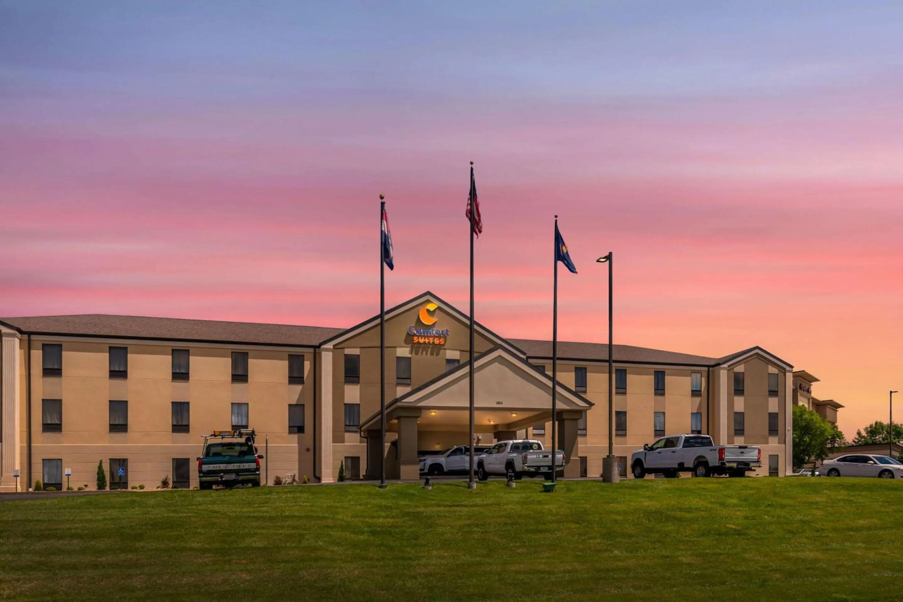 Property building in Comfort Suites - Jefferson City