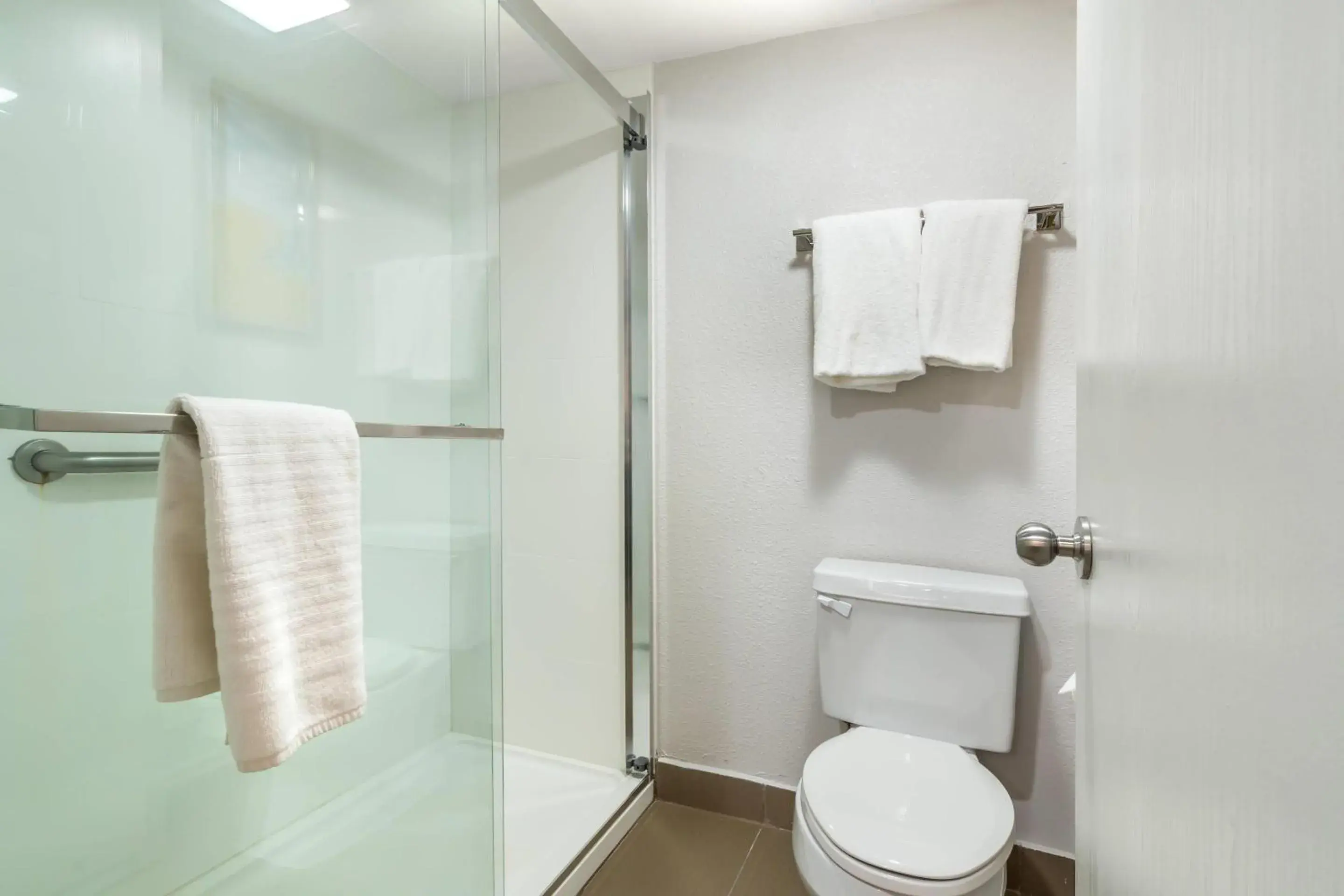 Bedroom in Comfort Inn & Suites Chesterfield - St Louis Bedroom in Comfort Inn & Suites Chesterfield - St Louis