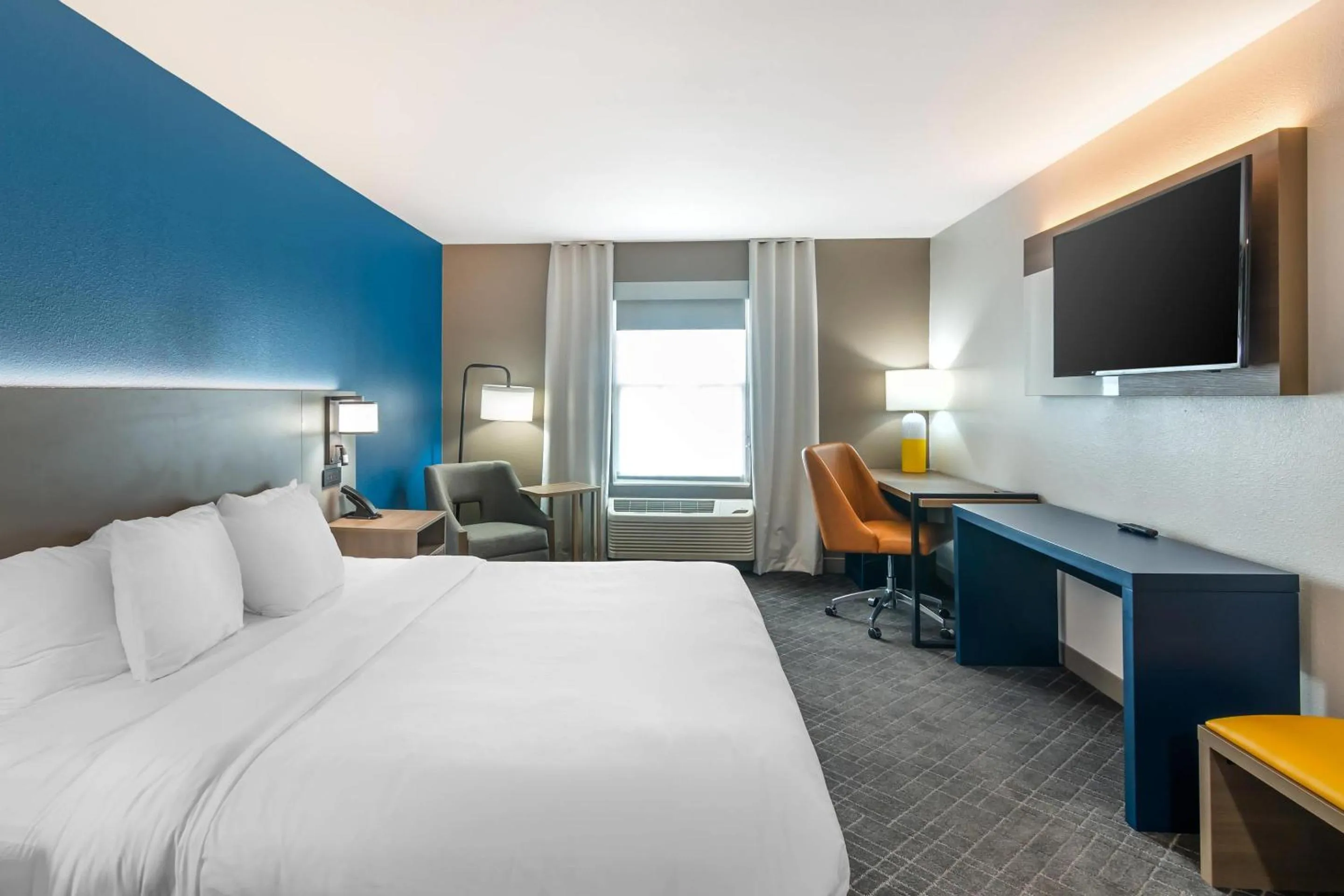 Bedroom, Bed in Comfort Inn & Suites Chesterfield - St Louis