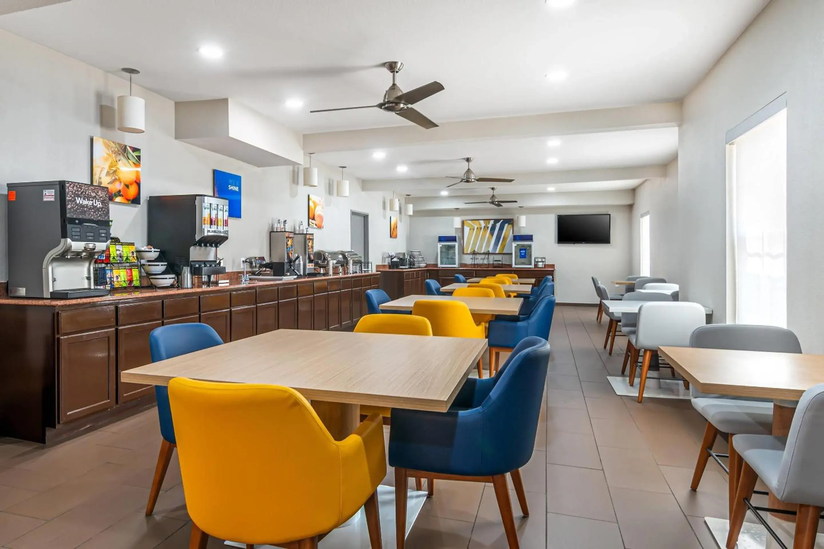 Breakfast in Comfort Inn & Suites Chesterfield - St Louis Breakfast in Comfort Inn & Suites Chesterfield - St Louis