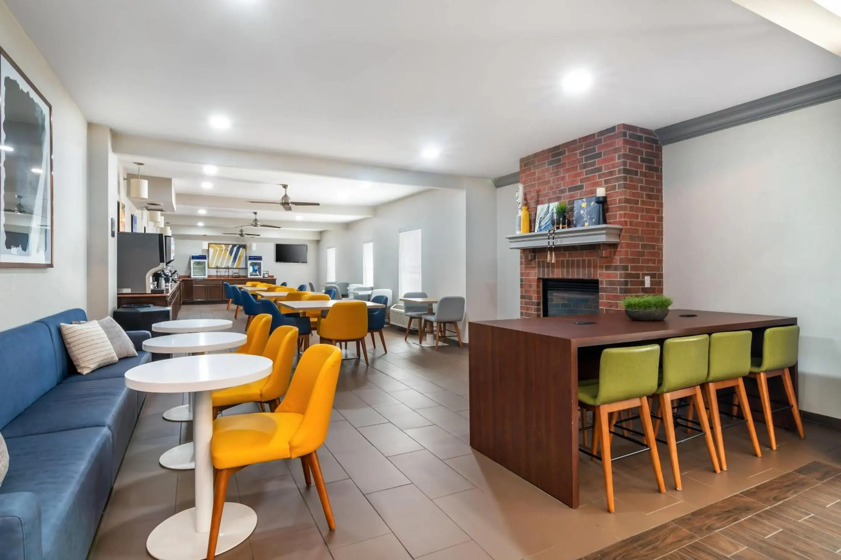 Breakfast in Comfort Inn & Suites Chesterfield - St Louis Breakfast in Comfort Inn & Suites Chesterfield - St Louis