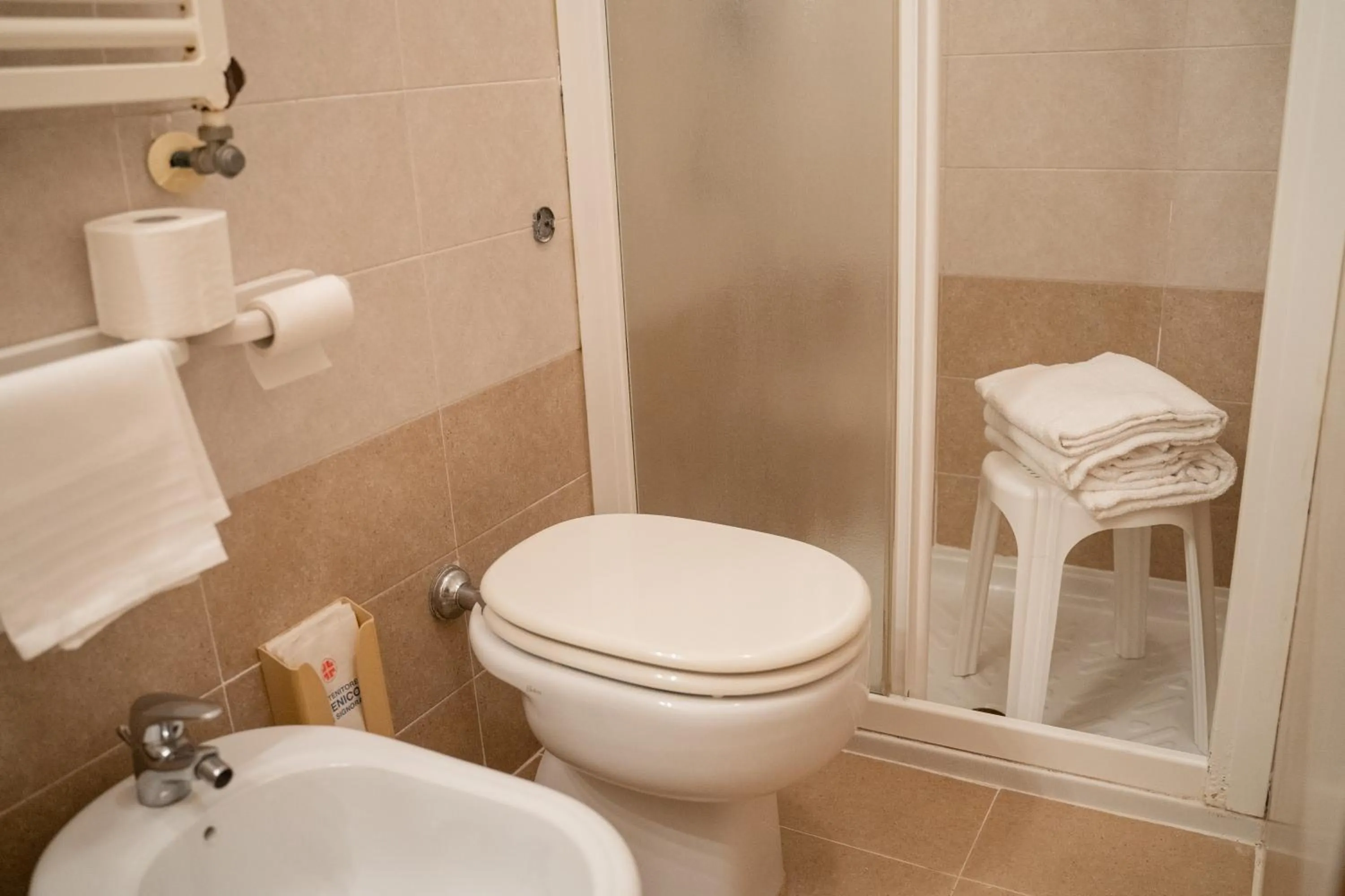 Shower in Hotel Tivoli