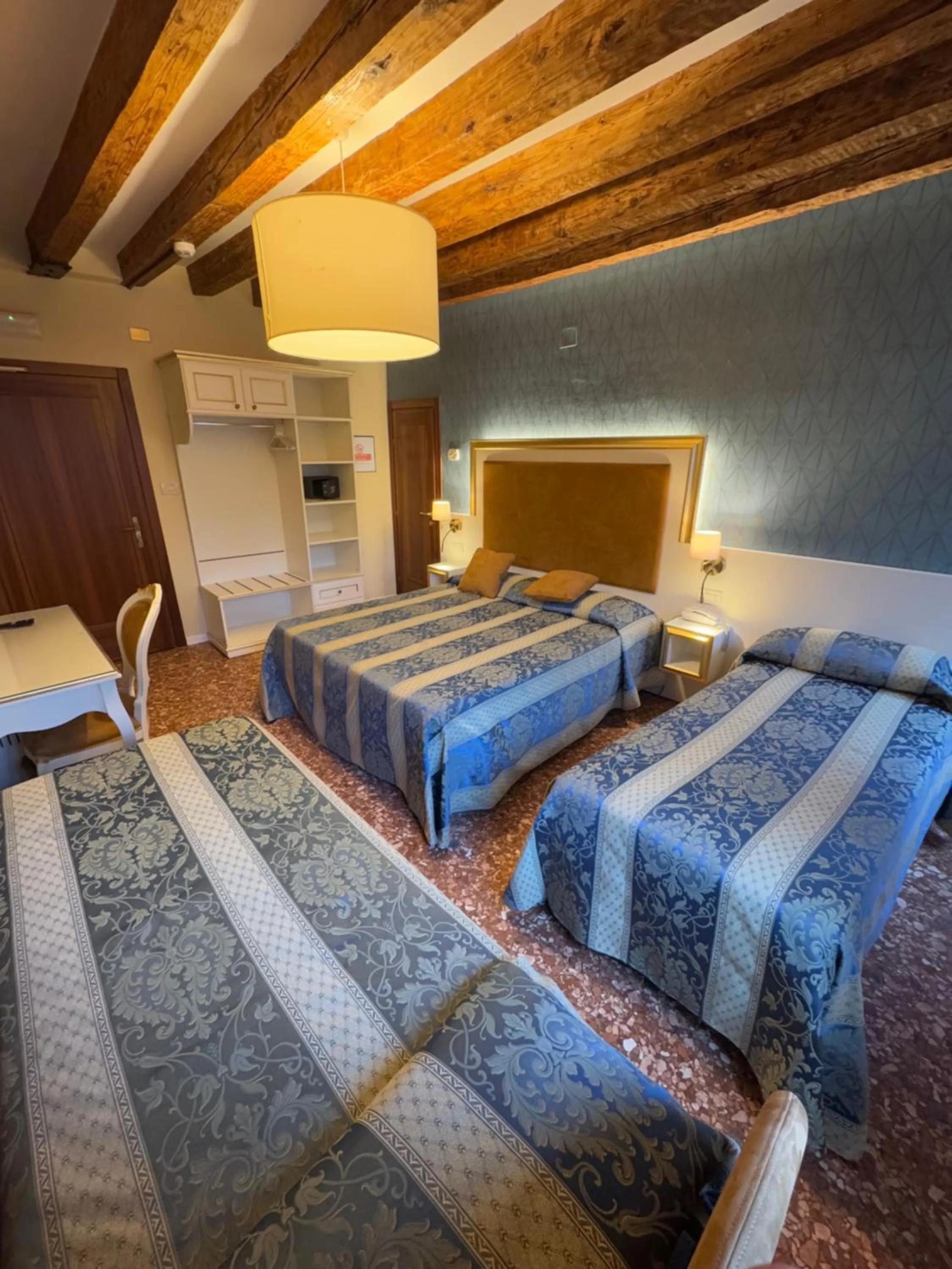 furniture, Bed in Hotel Tivoli