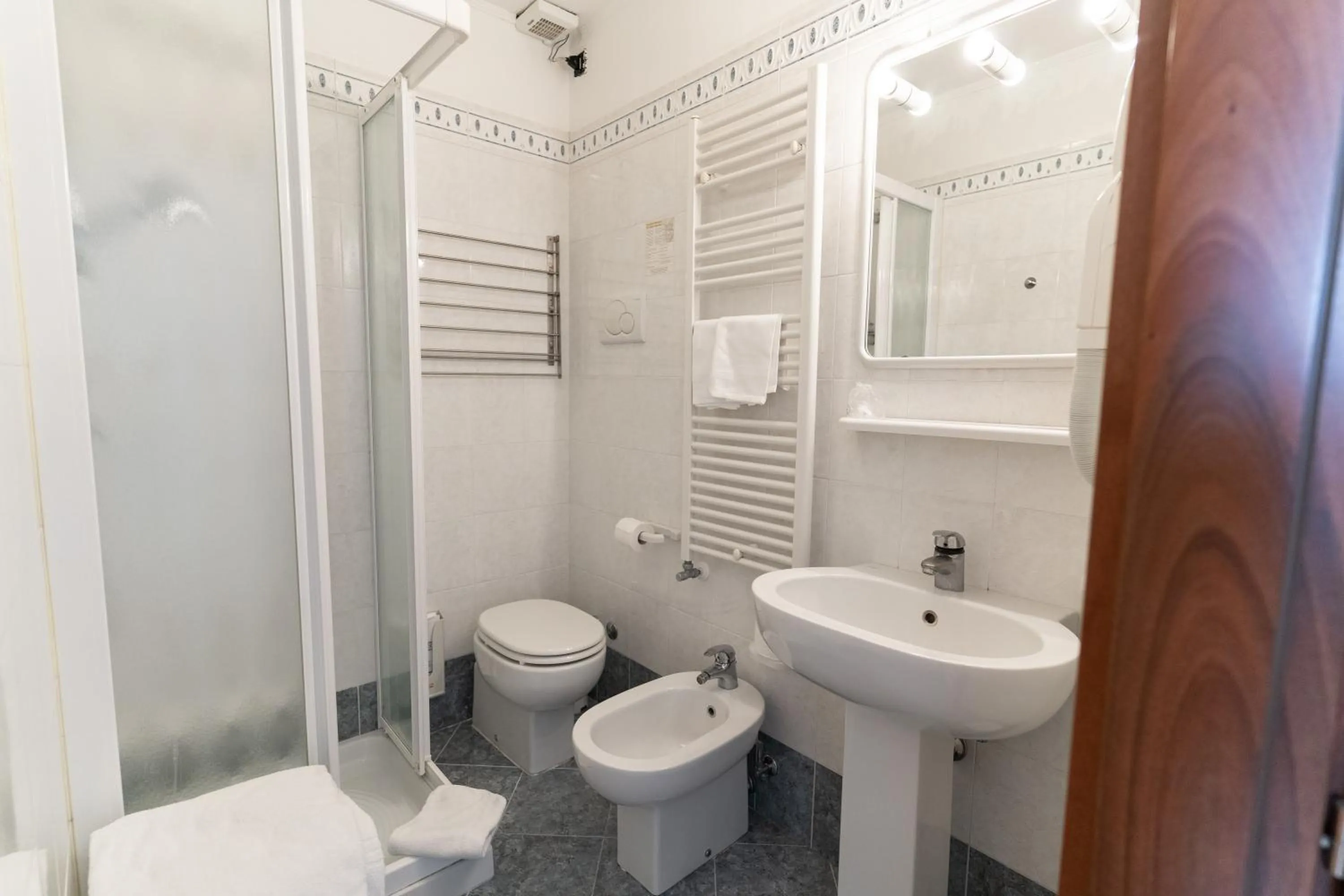 Shower in Hotel Tivoli