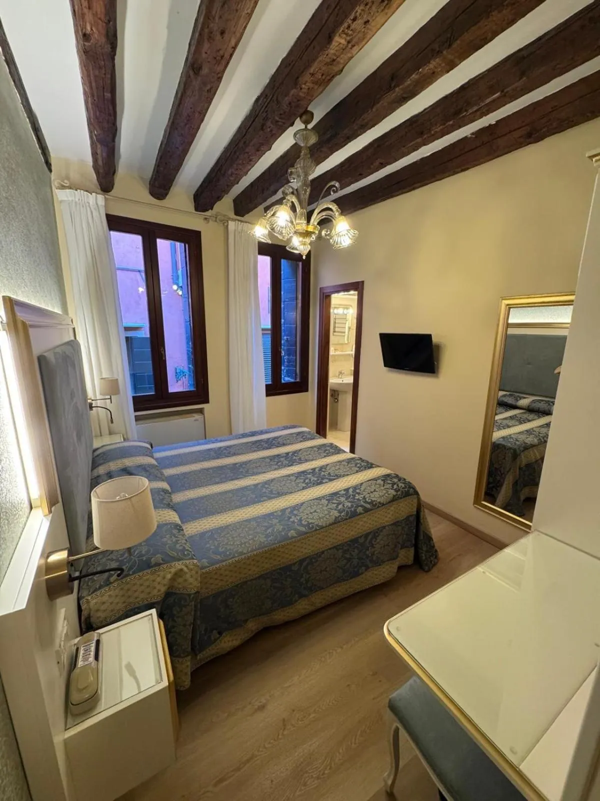 Bedroom, Bed in Hotel Tivoli