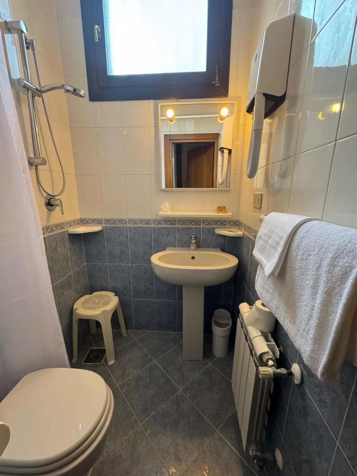 Bathroom in Hotel Tivoli