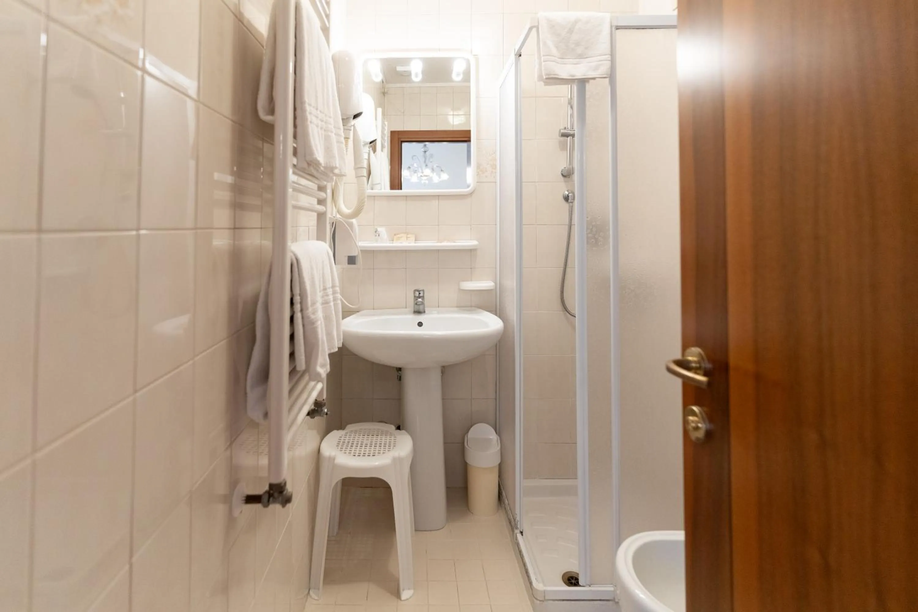 Shower in Hotel Tivoli