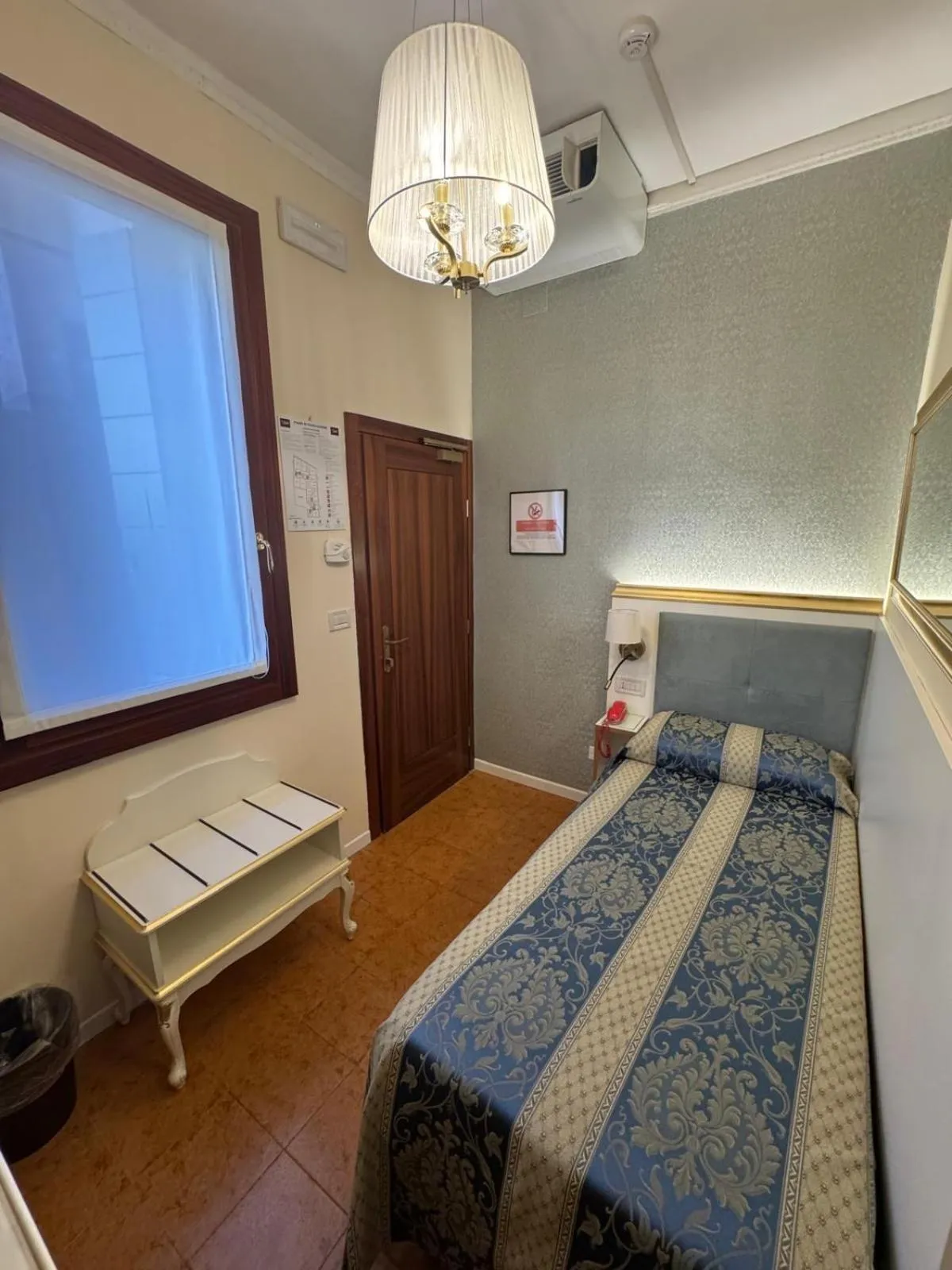 Bedroom, Bed in Hotel Tivoli