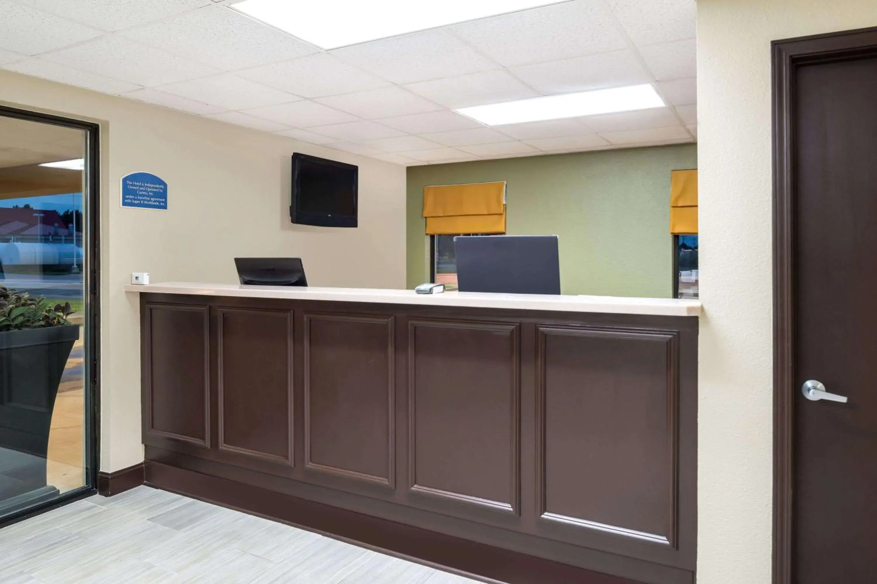 Lobby or reception in Super 8 by Wyndham Charleston Sikeston East MO Lobby or reception in Super 8 by Wyndham Charleston Sikeston East MO