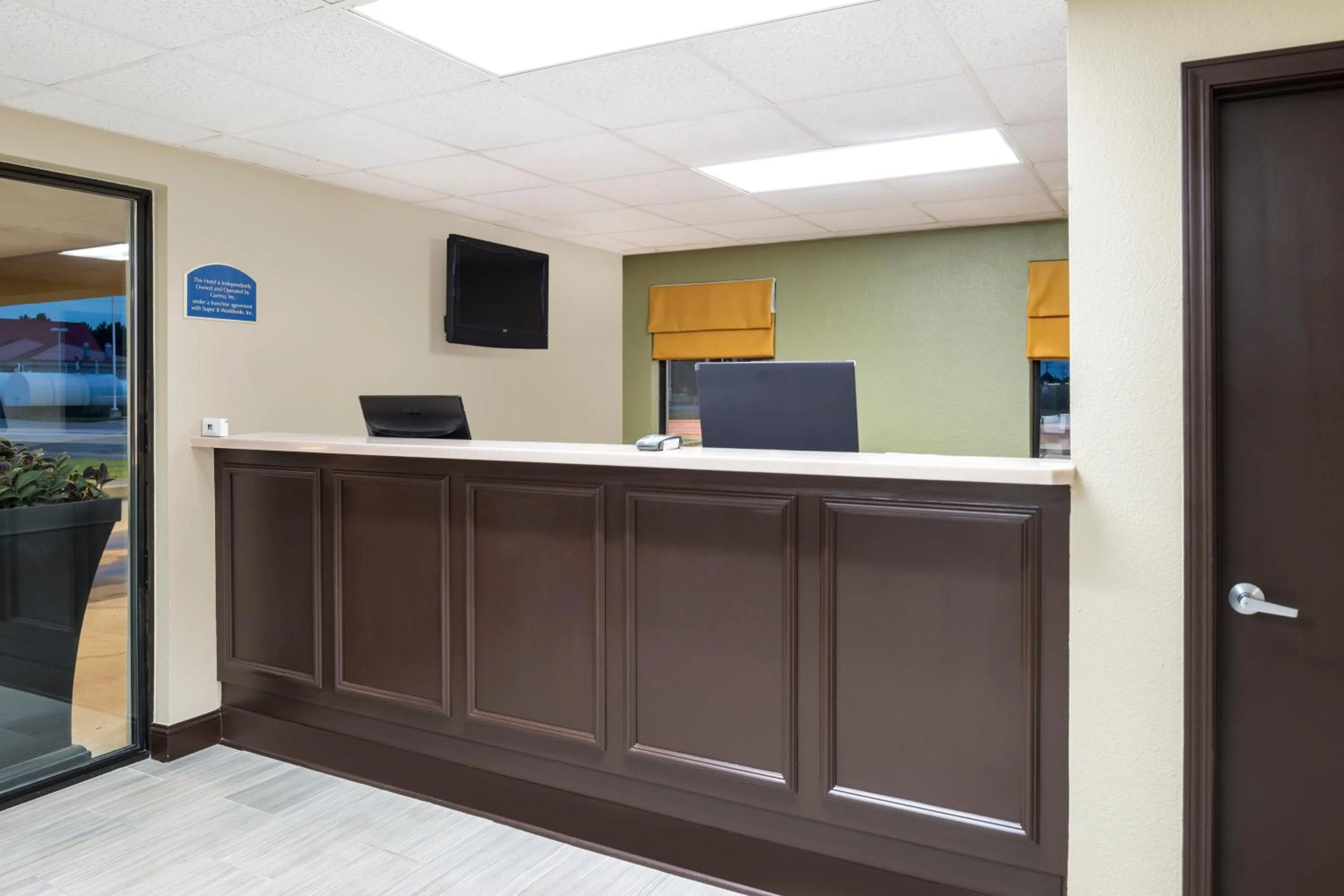 Lobby or reception in Super 8 by Wyndham Charleston Sikeston East MO