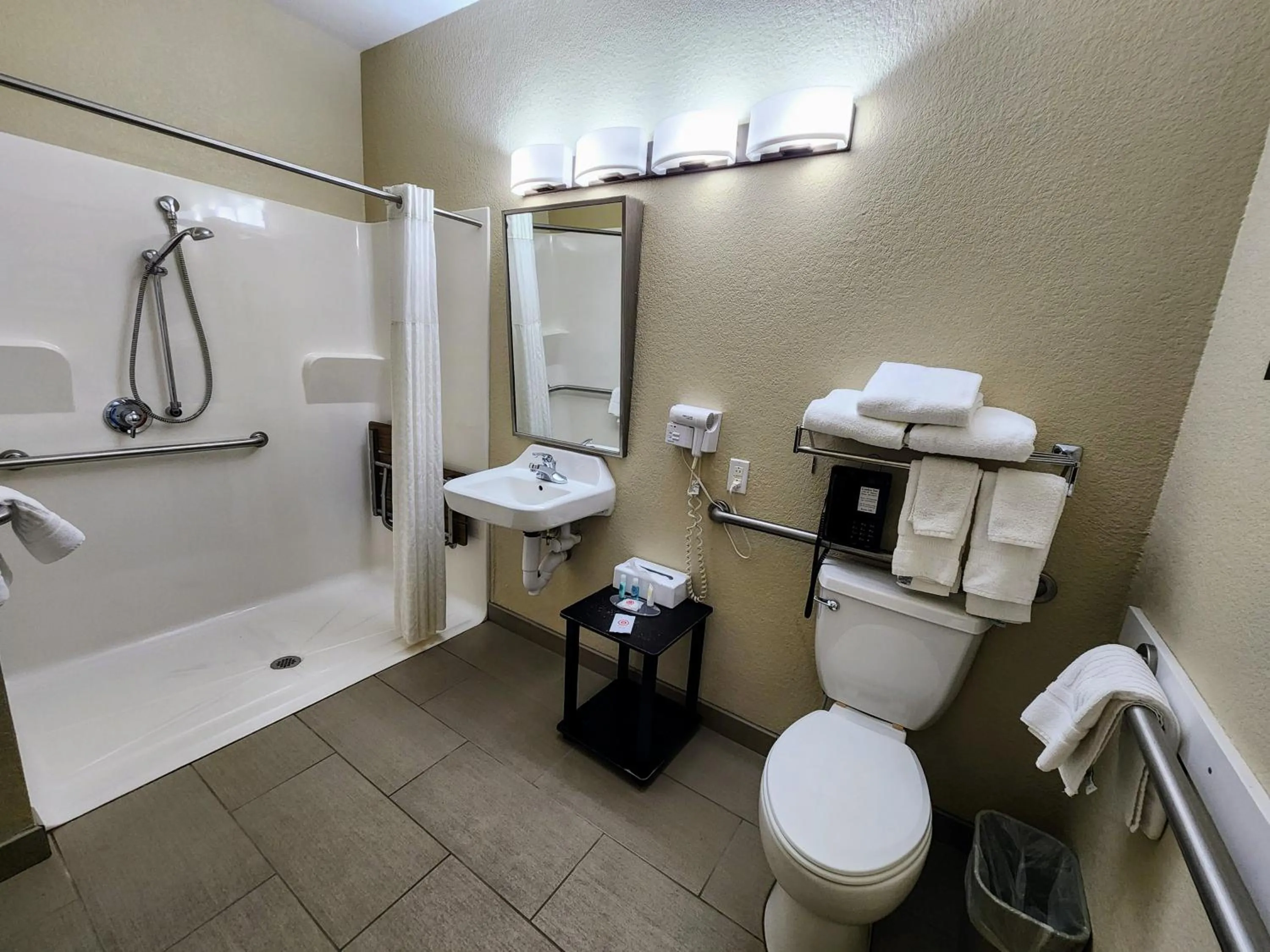 Shower in Comfort Inn Bolivar