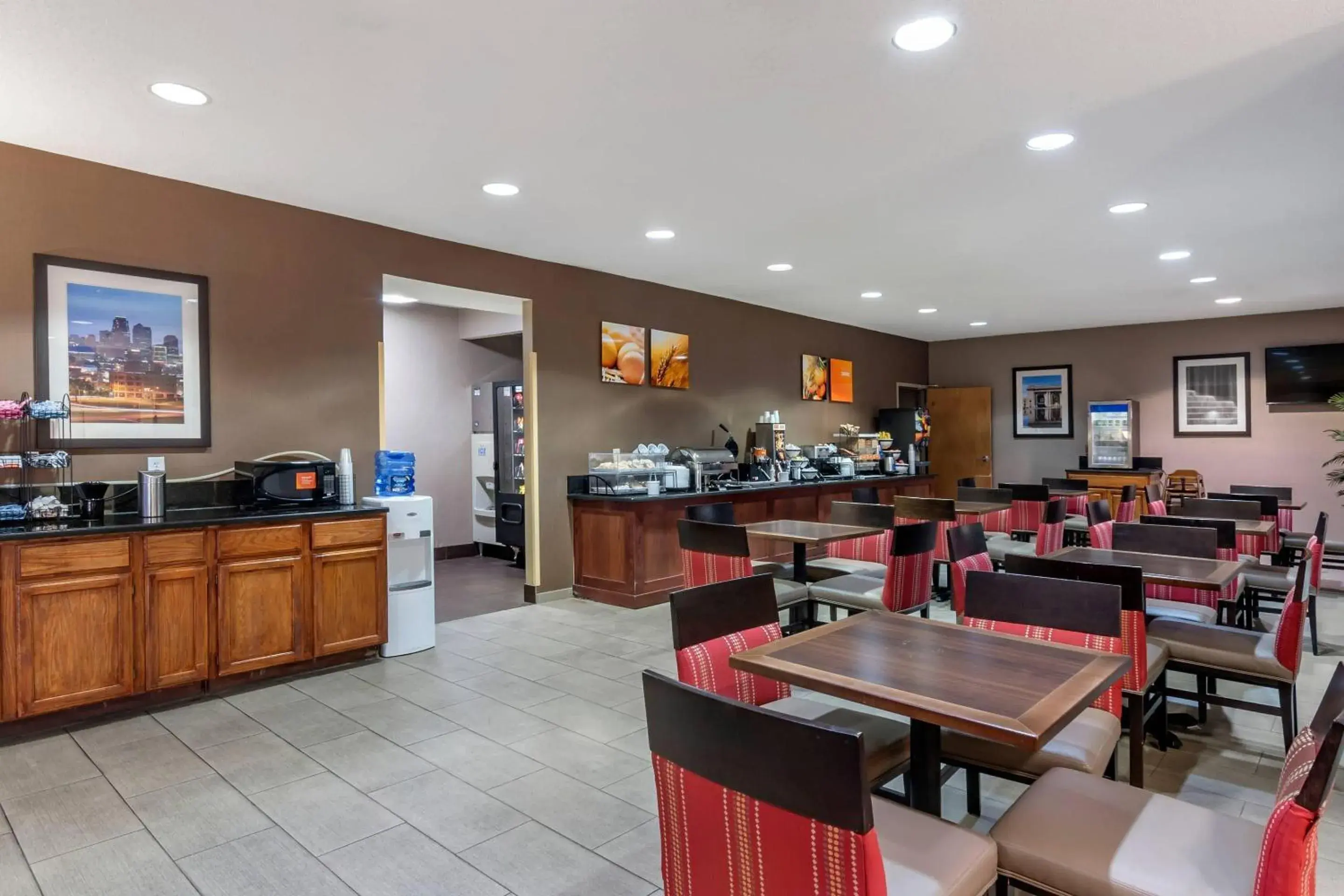 Breakfast in Comfort Inn & Suites Lees Summit - Kansas City Breakfast in Comfort Inn & Suites Lees Summit - Kansas City