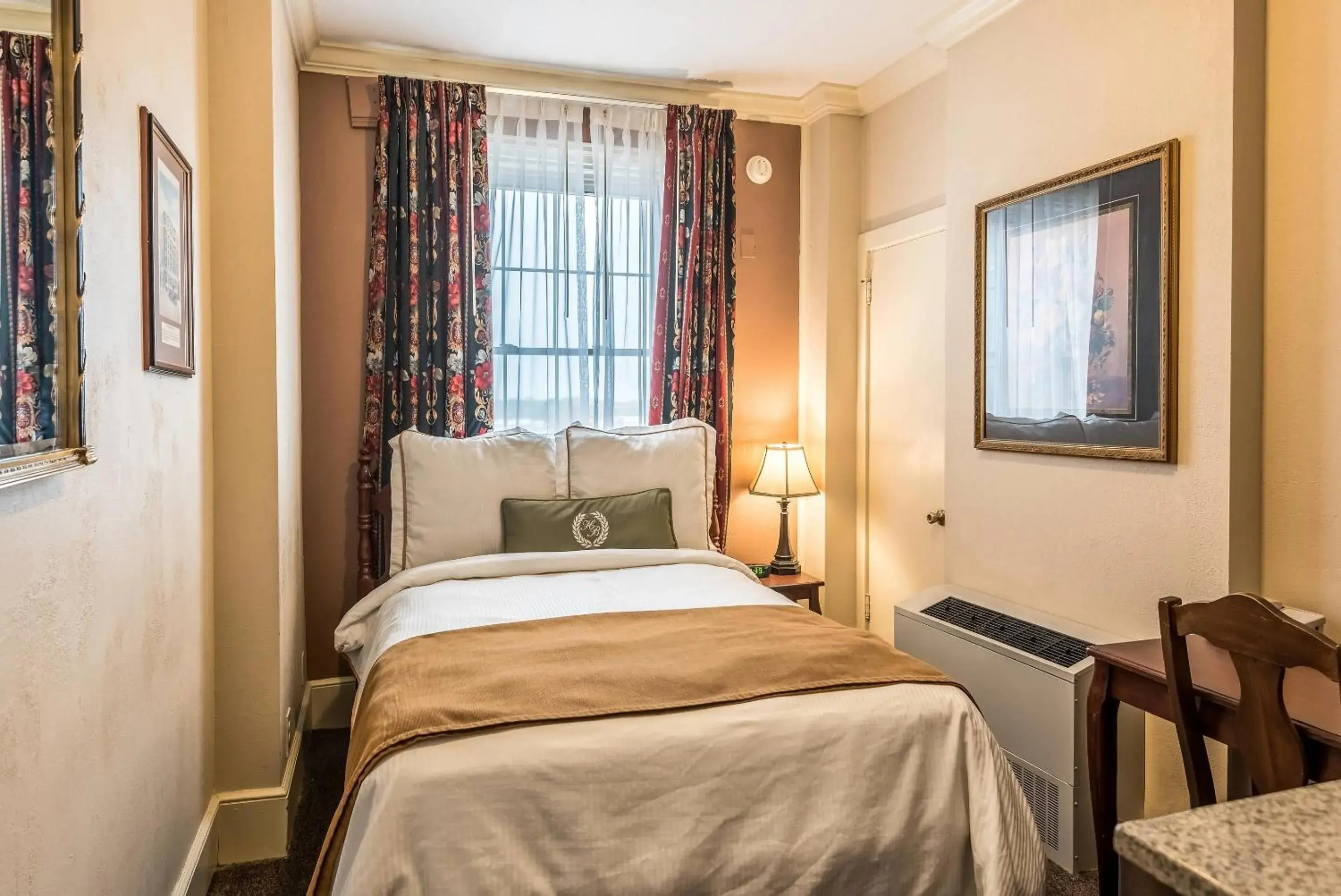 Bedroom in Hotel Bothwell Sedalia Central District, an Ascend Collection Hotel Bedroom in Hotel Bothwell Sedalia Central District, an Ascend Collection Hotel