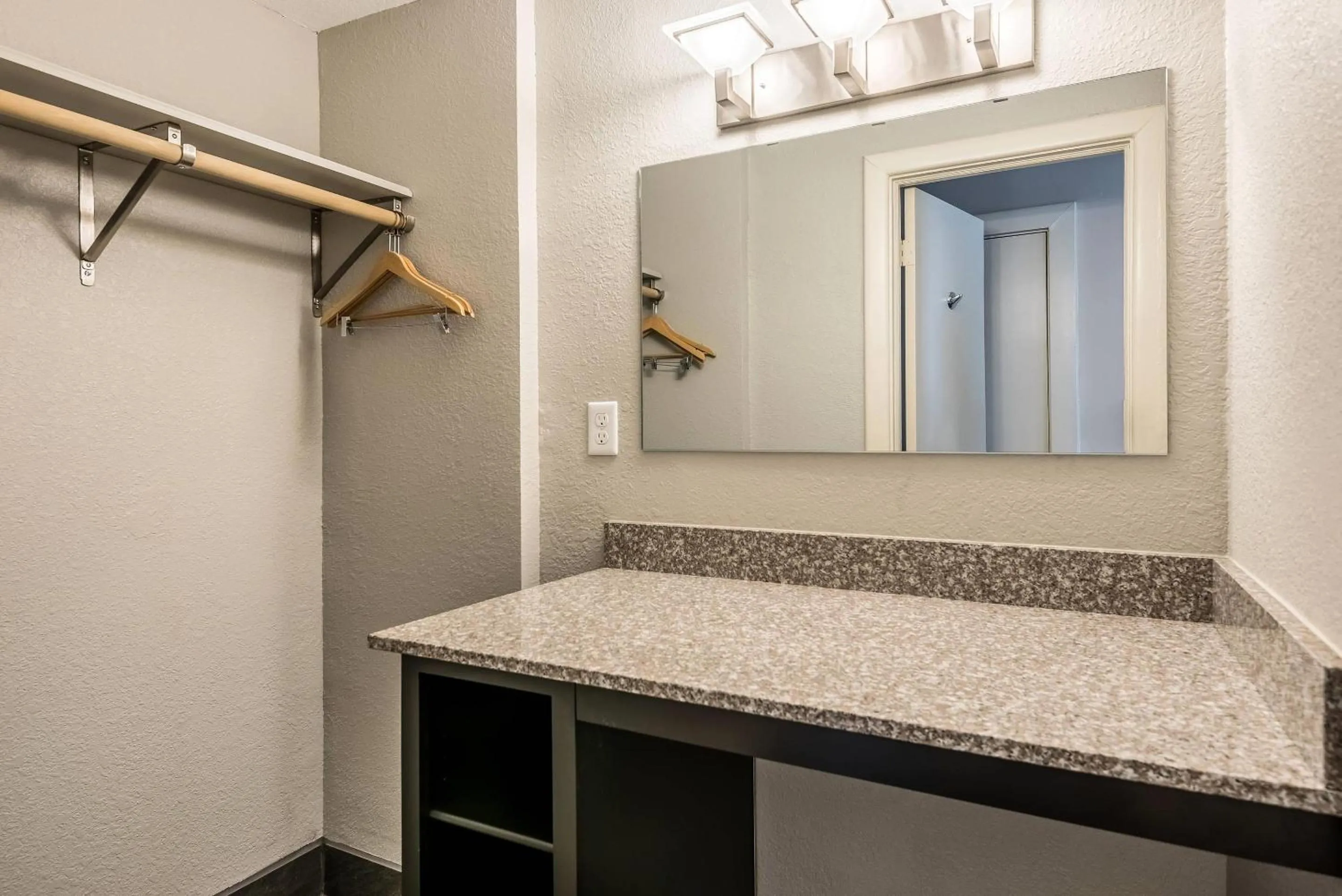 Bedroom in Hotel Bothwell Sedalia Central District, an Ascend Collection Hotel