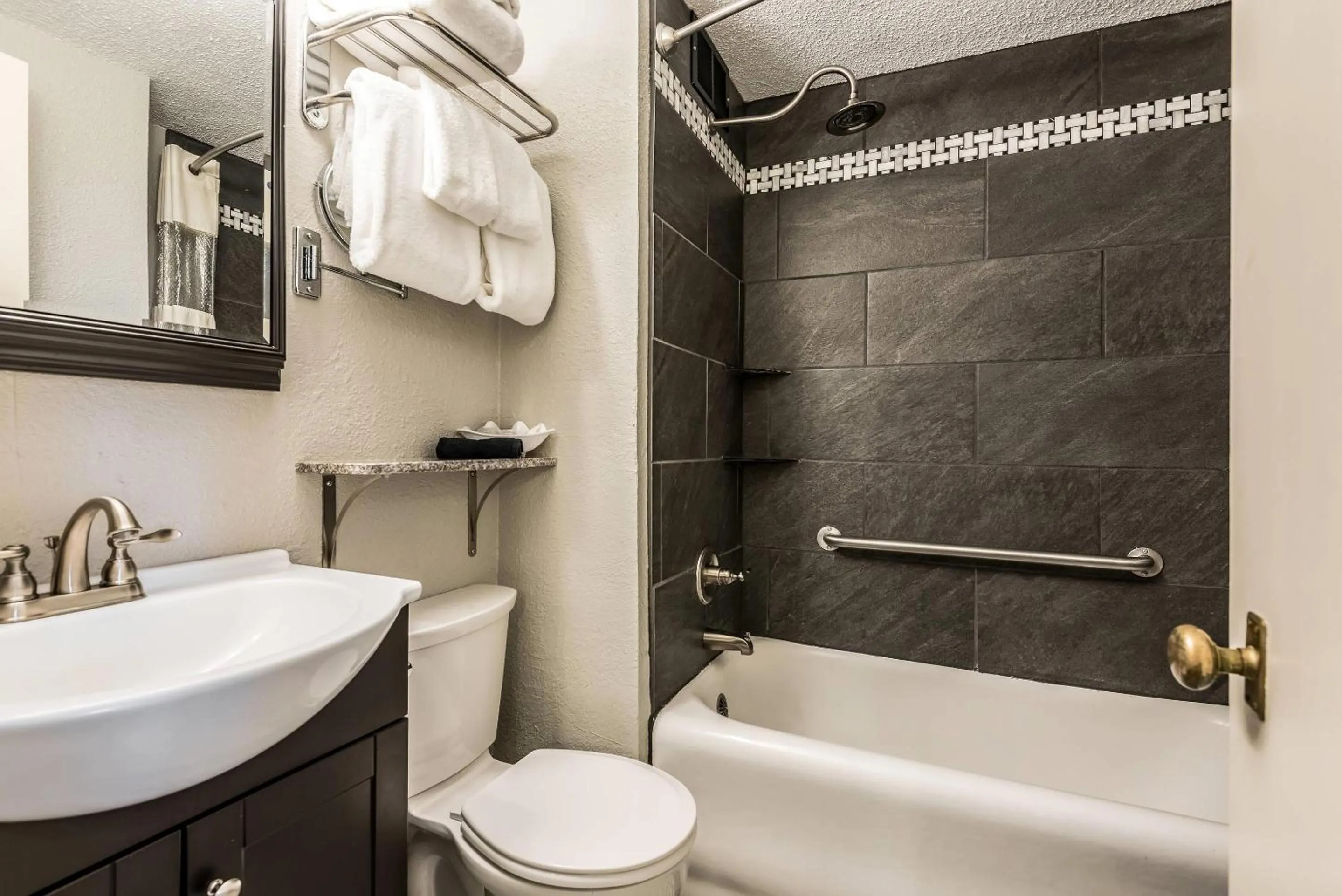 Bedroom in Hotel Bothwell Sedalia Central District, an Ascend Collection Hotel